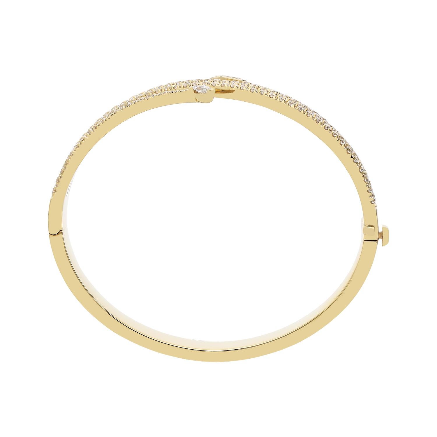Bracelet rigide en or jaune 18kt avec diamants blancs  Neuf - En vente à Valenza, IT