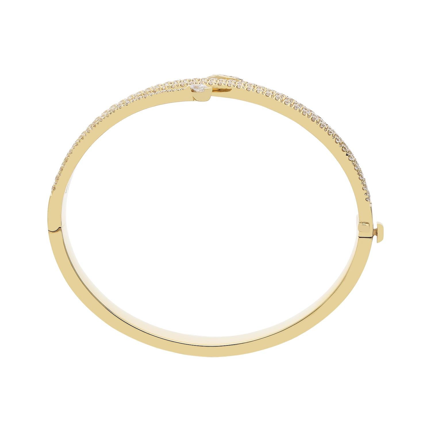 18kt yellow gold rigid bracelet with White Diamonds In New Condition For Sale In Valenza, IT