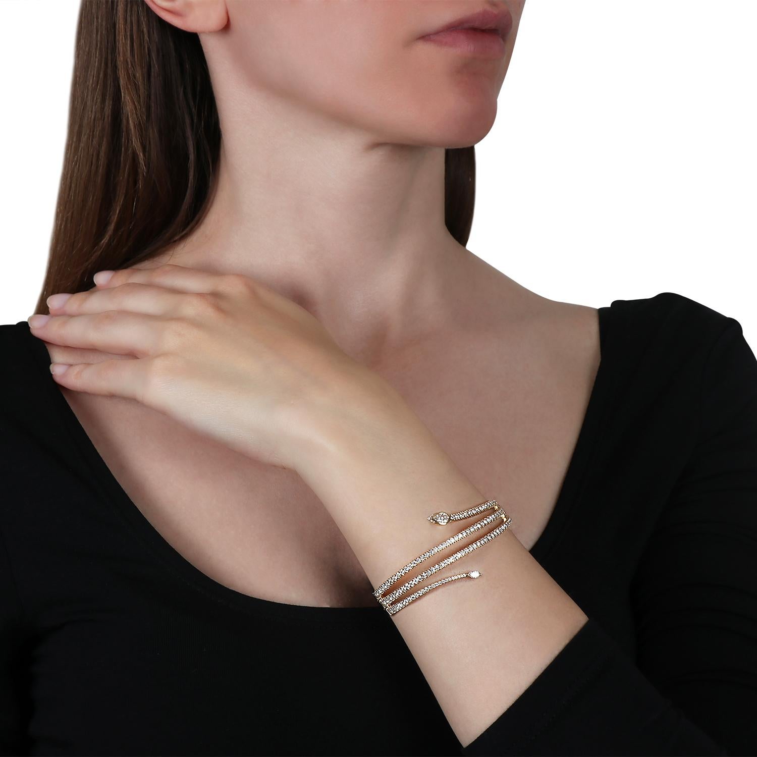 Women's 18kt yellow gold rigid bracelet with White Diamonds For Sale