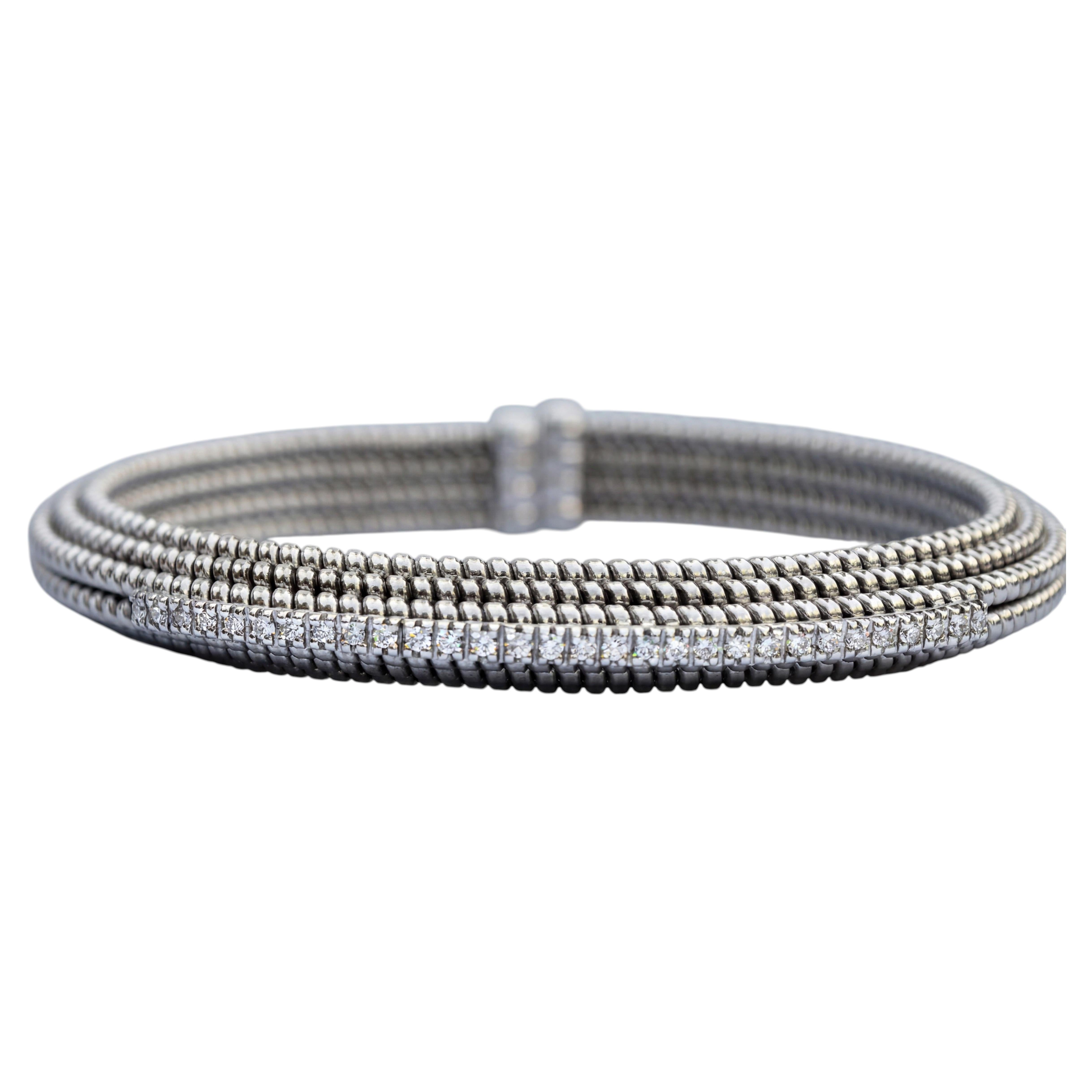 Bracelet rigide en or blanc 18 carats et diamants en vente