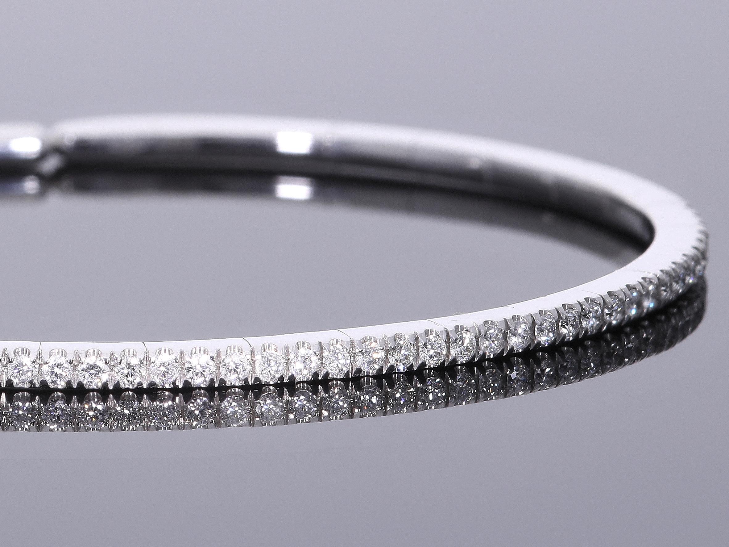 Bracelet semi-rigide avec diamants ct 0.64 en or blanc 18 carats Neuf - En vente à Rome, IT