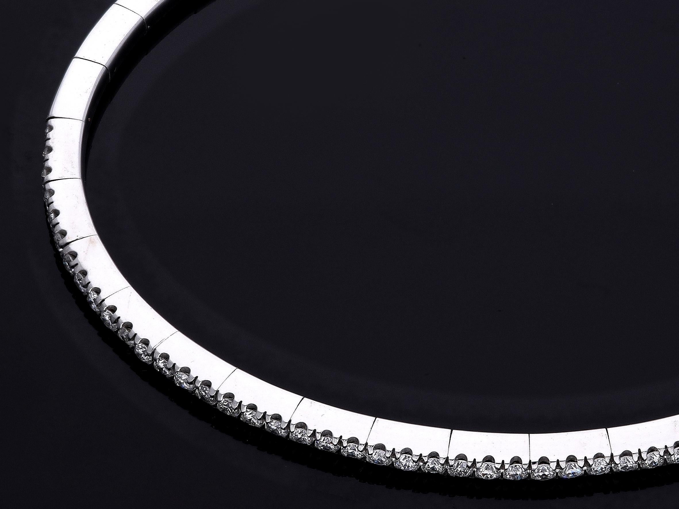Bracelet semi-rigide avec diamants ct 0.64 en or blanc 18 carats en vente 3