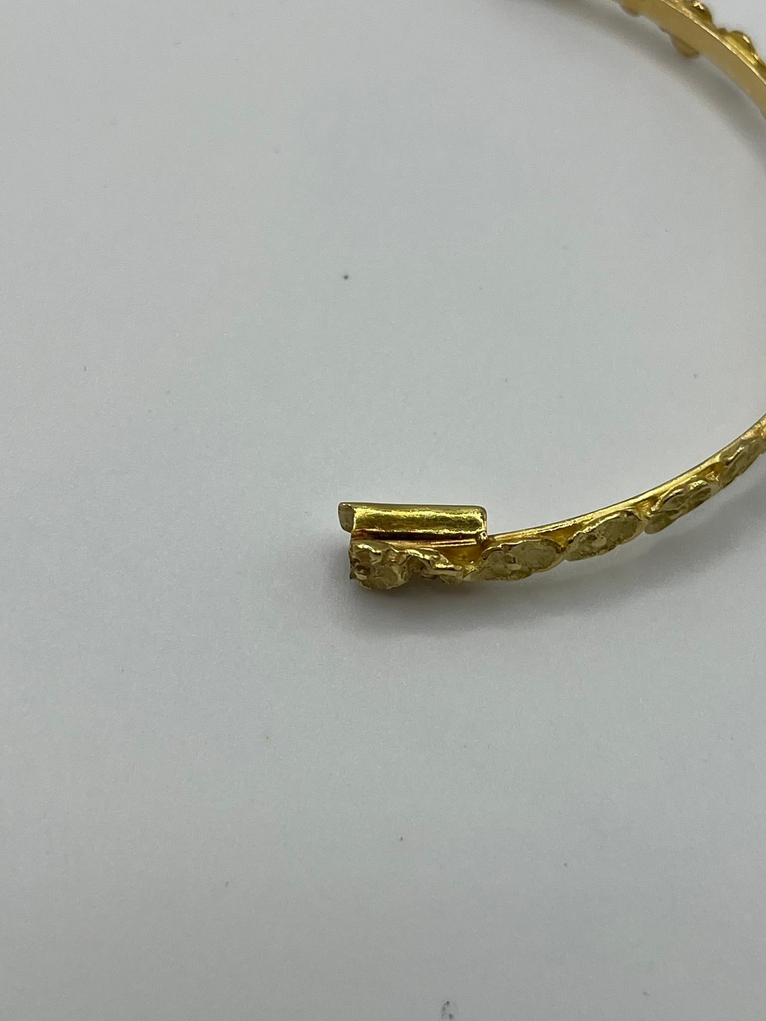 Bracciale semirigido artigianale in oro giallo 18 kt. in vendita 5