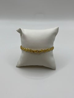 Handcrafted semi-rigid bracelet in 18 kt yellow gold.