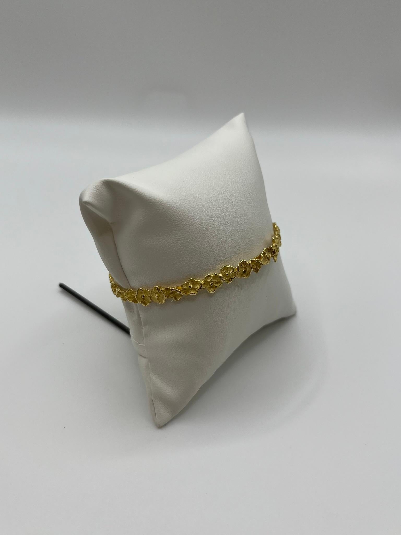 Bracciale semirigido artigianale in oro giallo 18 kt. In condizioni ottime in vendita a Abano Terme, IT