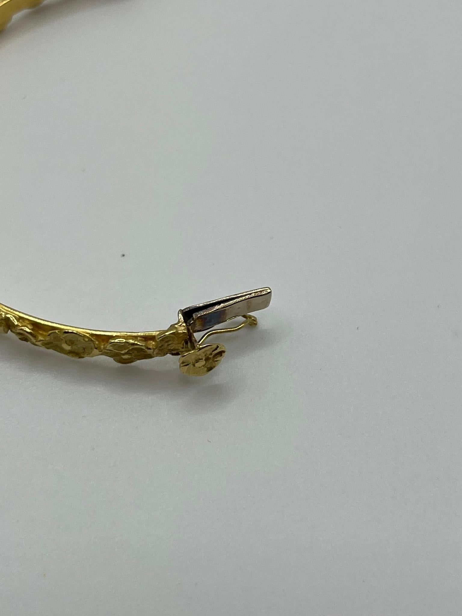 Bracciale semirigido artigianale in oro giallo 18 kt. in vendita 4