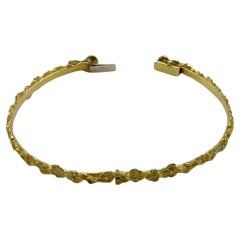 Handgefertigtes halbsteifes Armband aus 18 kt Gelbgold.