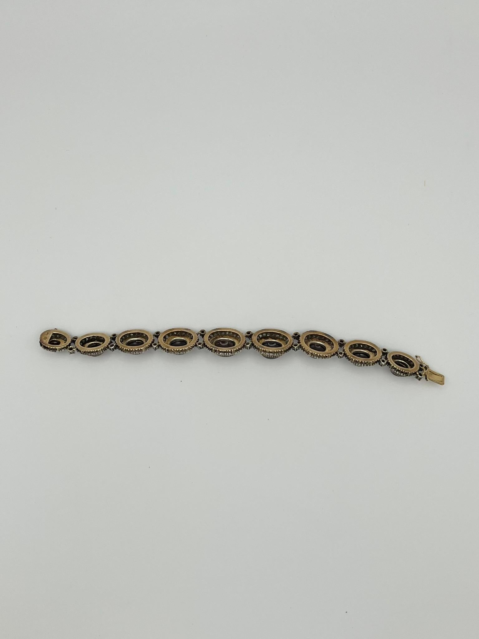 Rose Cut Bracciale stile retrò in oro giallo ed argento, con rose di diamanti e granate in vendita