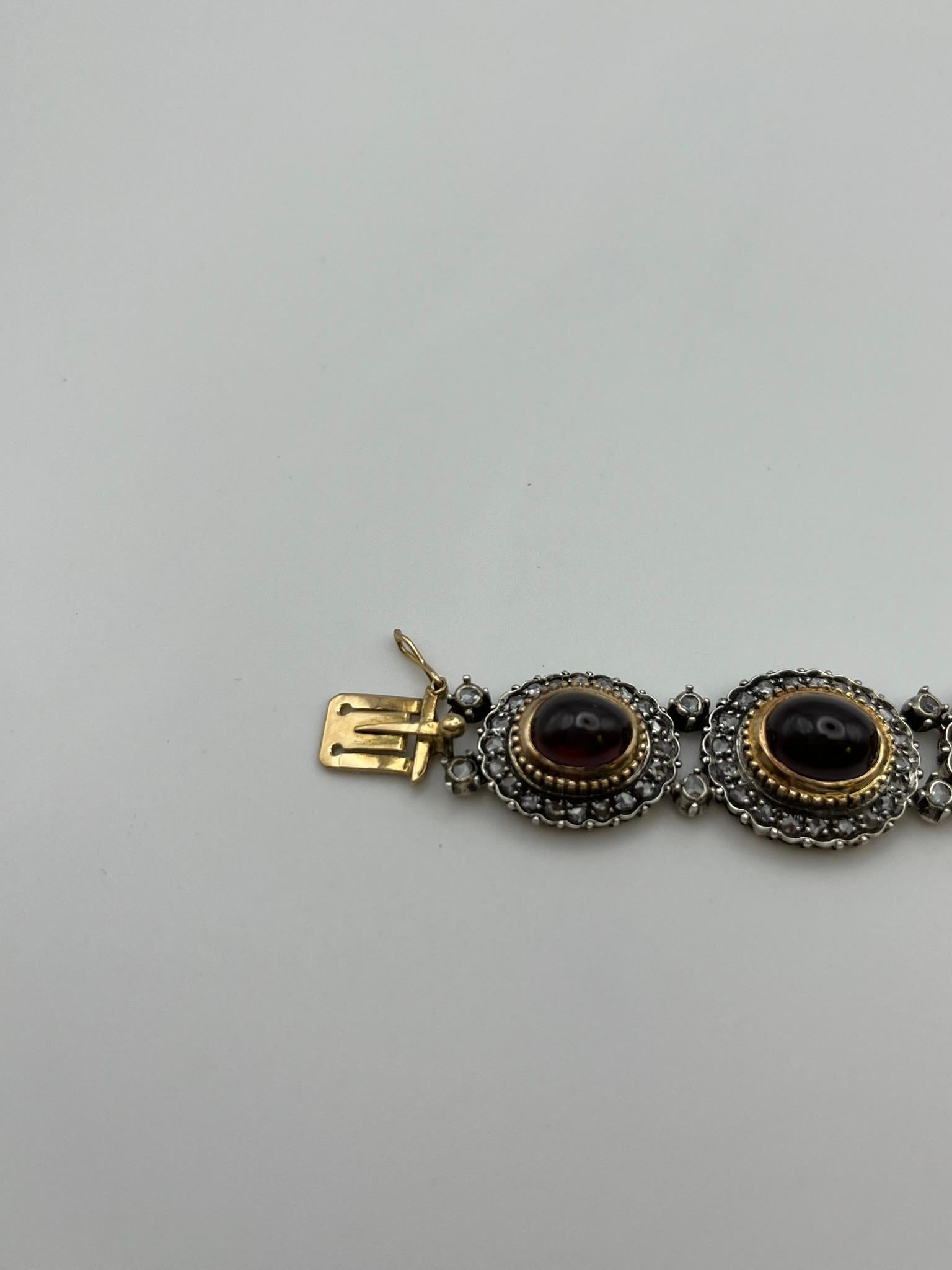 Pulsera de estilo retro en oro amarillo y plata, con rosas de diamantes y granates en venta 2