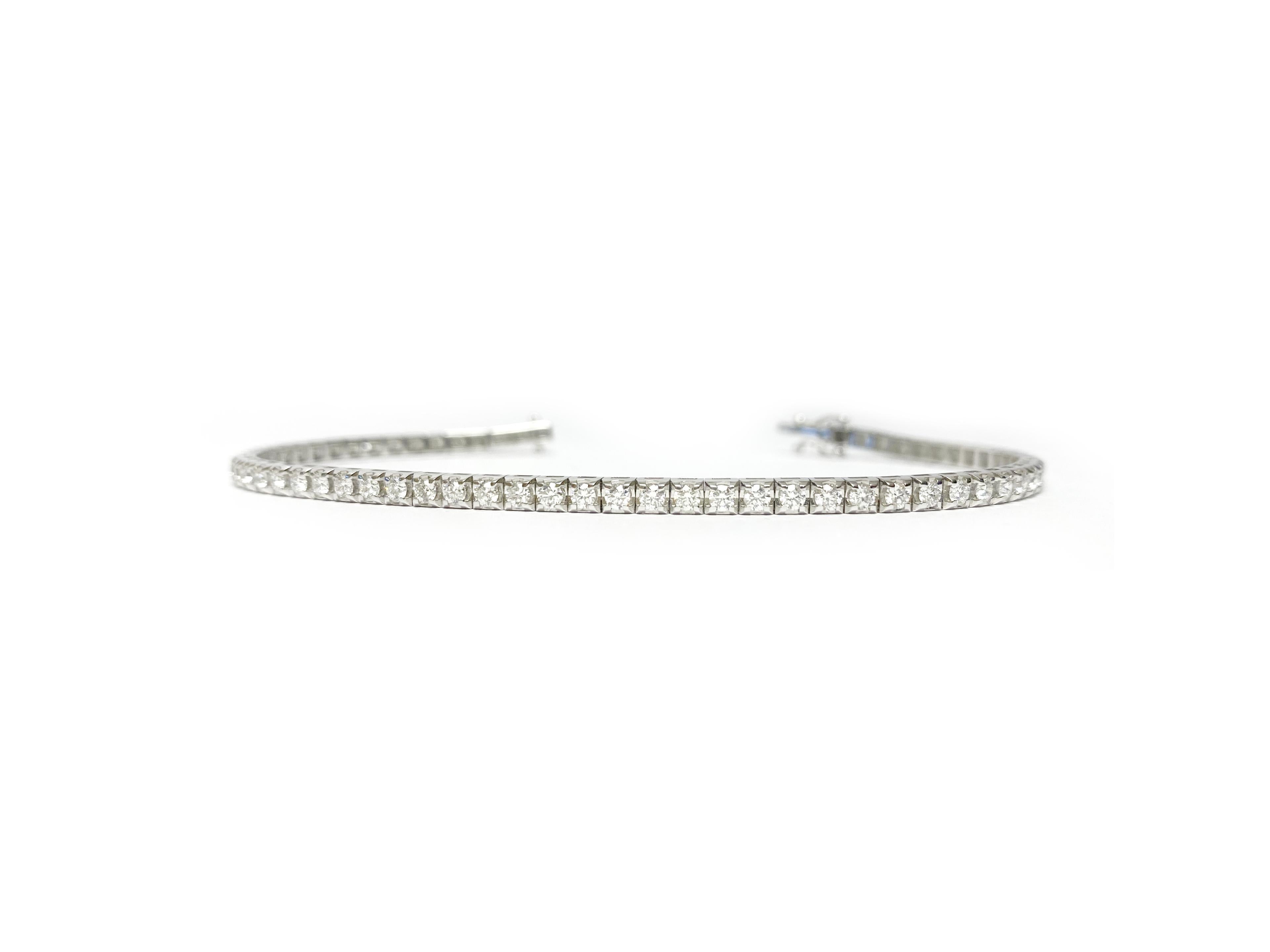 18 kt White Gold Tennis Bracelet with 2.00 Carat F Diamonds  In New Condition For Sale In Bari, IT
