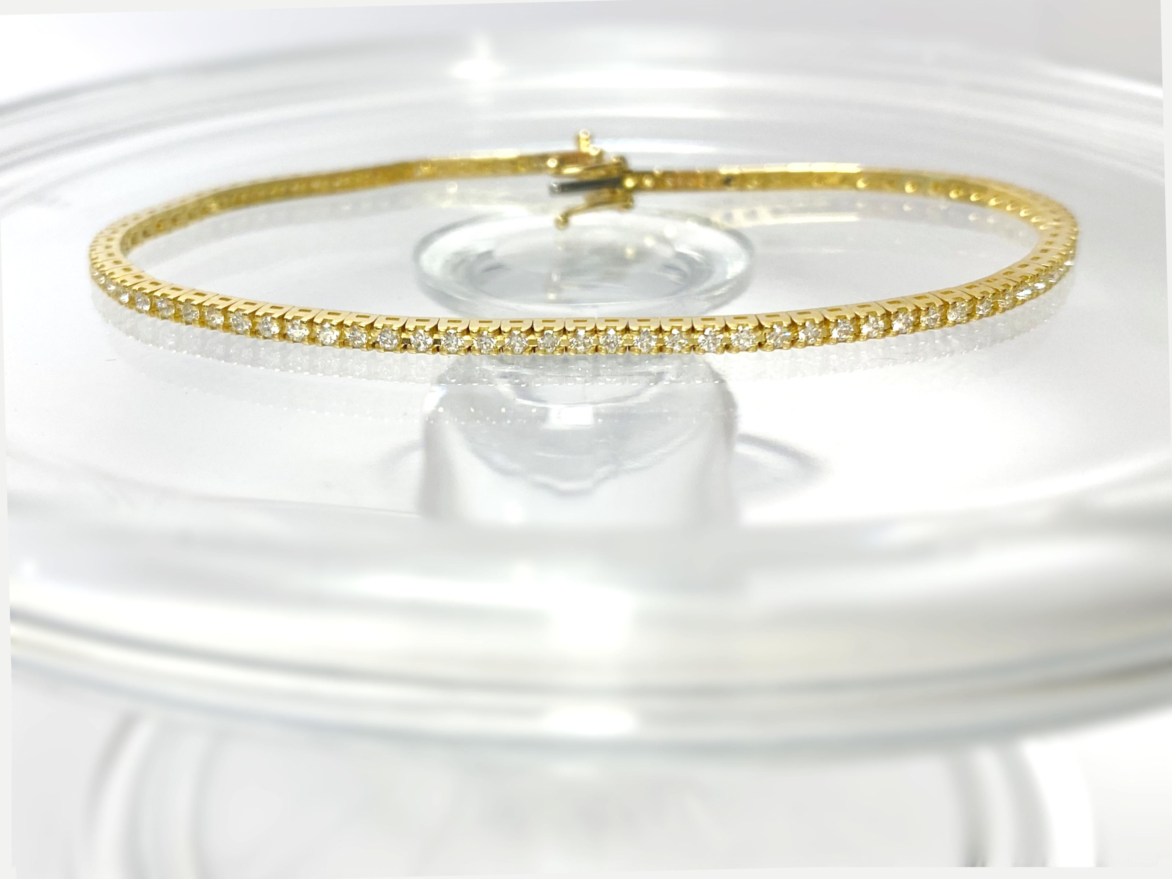 Brilliant Cut 18 kt Yellow Gold Tennis Bracelet with 1.00 Carat F Diamonds  For Sale