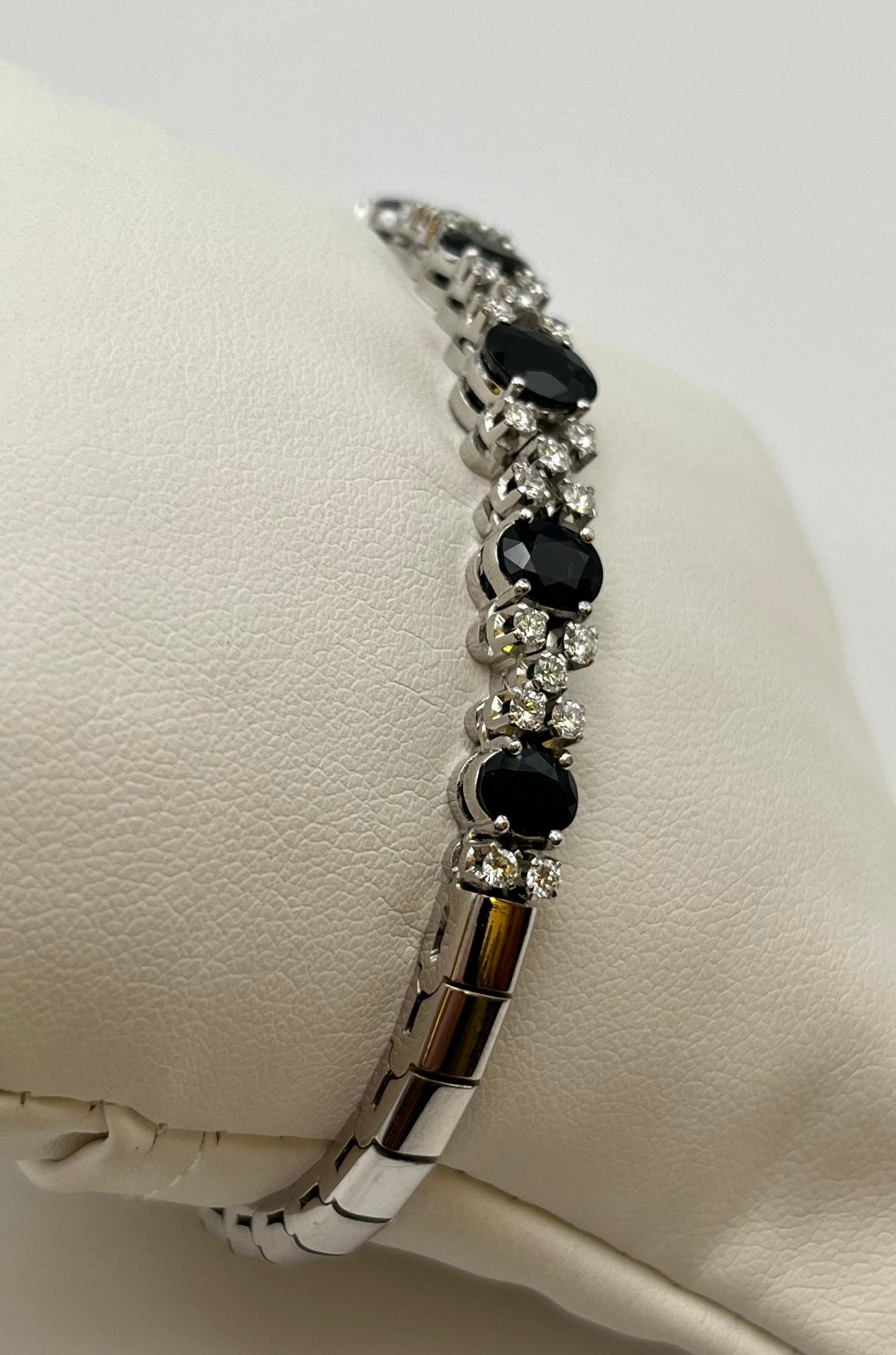 Vintage bracelet in 18 kt. white gold with sapphires and diamonds For Sale 5