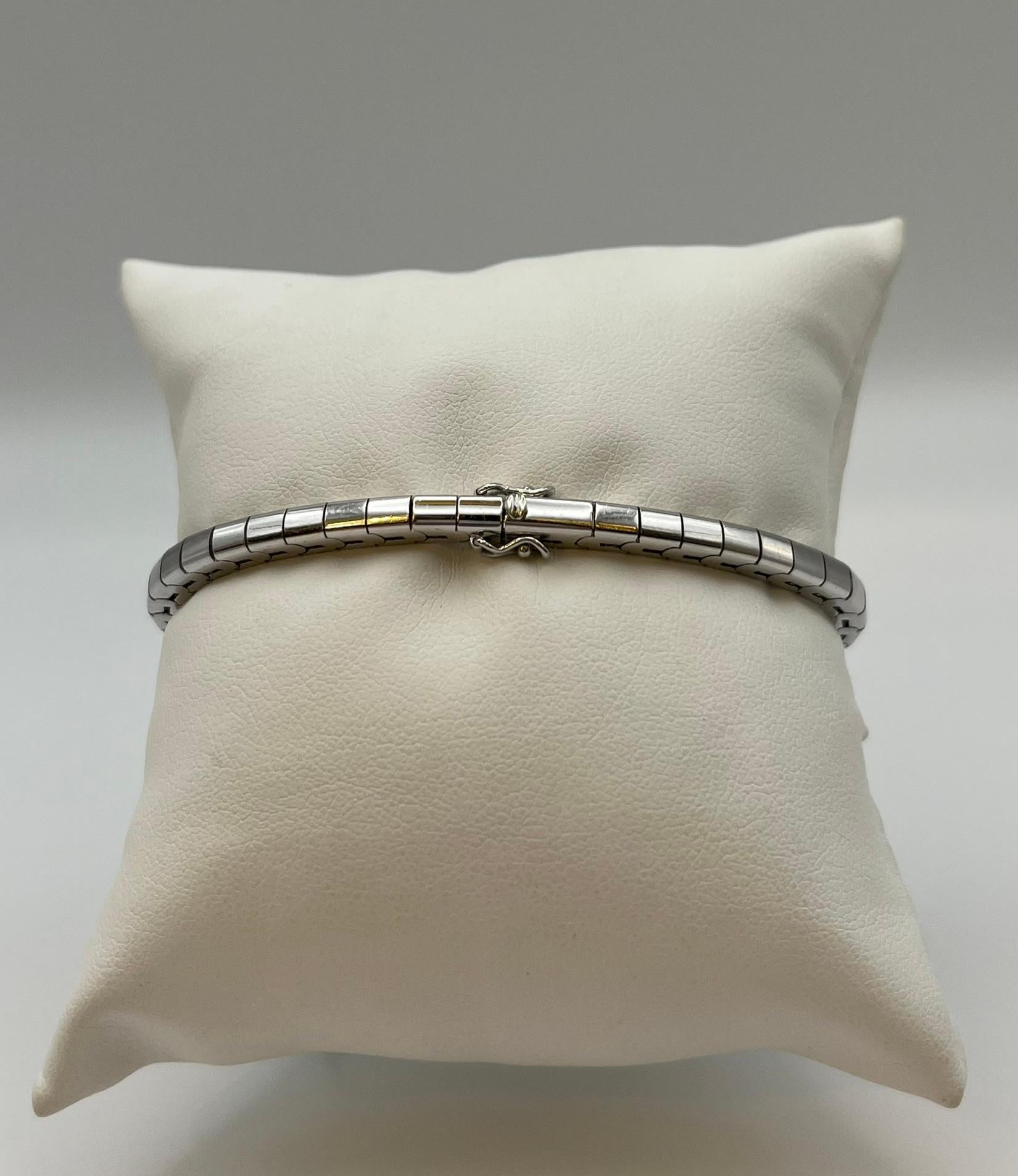 Brilliant Cut Vintage bracelet in 18 kt. white gold with sapphires and diamonds For Sale