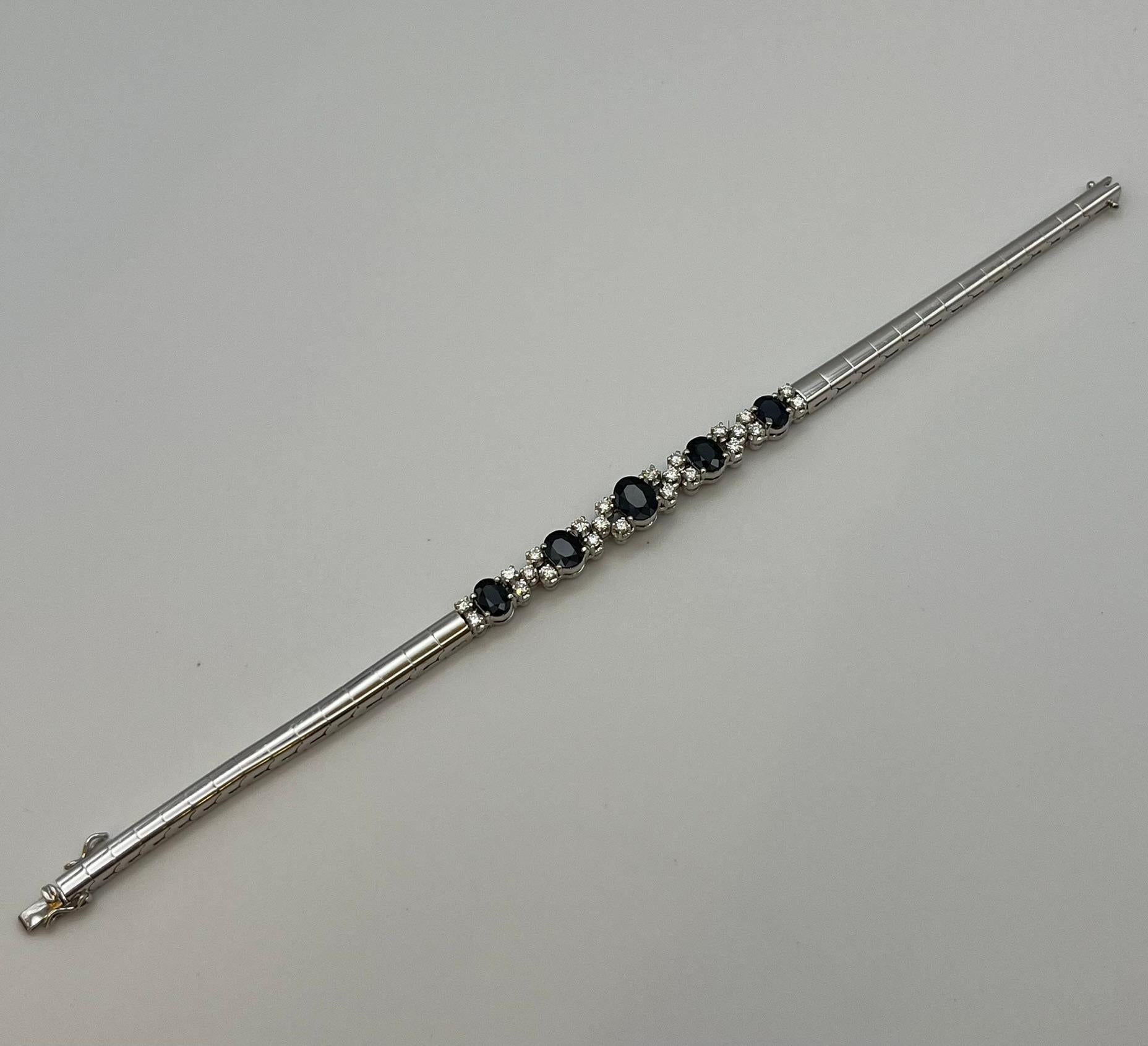 Vintage bracelet in 18 kt. white gold with sapphires and diamonds In Good Condition For Sale In Abano Terme, IT