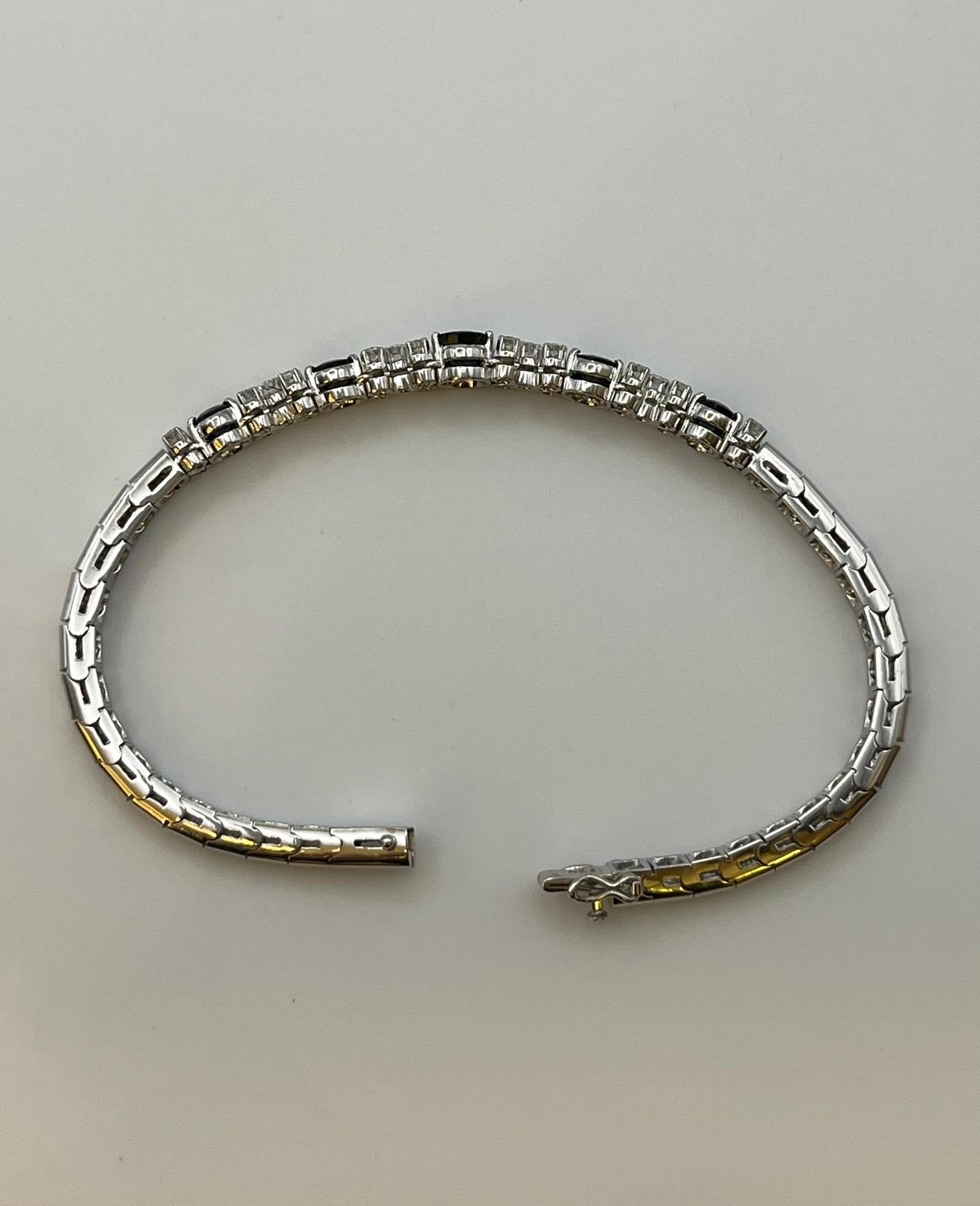 Vintage bracelet in 18 kt. white gold with sapphires and diamonds For Sale 4