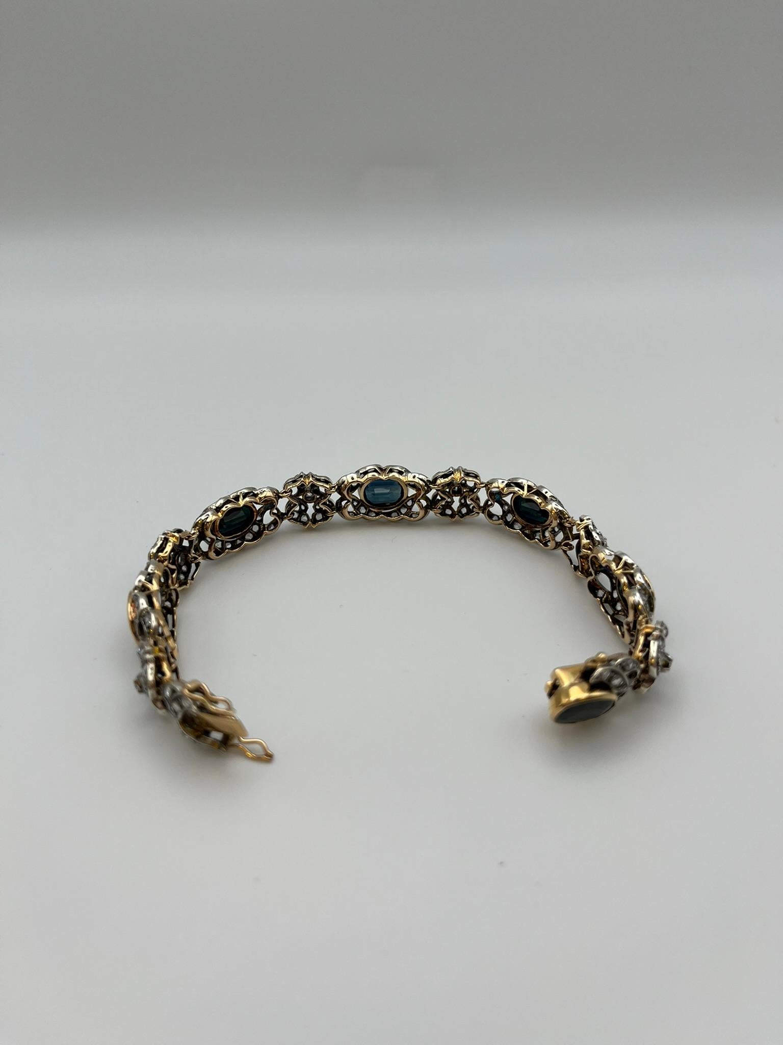 Questo articolo è la definizione di pezzo unico. E' ispirato ai bracciali di moda dei primi dell'Ottocento, uno stile elengantissimo e ricercato. Un articolo realizzato artigianalmente in Italia, quindi semplicemente introvabile. 
Presenta una