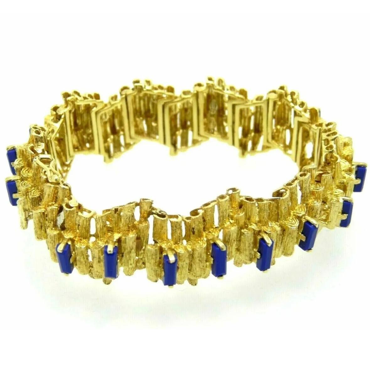 Vintage 1950s modernist design bracelet, solid 18K yellow gold with lapis lazuli, made in northern Italy. Perfette condizioni.
  
Length 18.8 centimeters. Weight 68.8 grams.
 
Sold with box from our vintage jewelry stores, tax receipt and warranty.