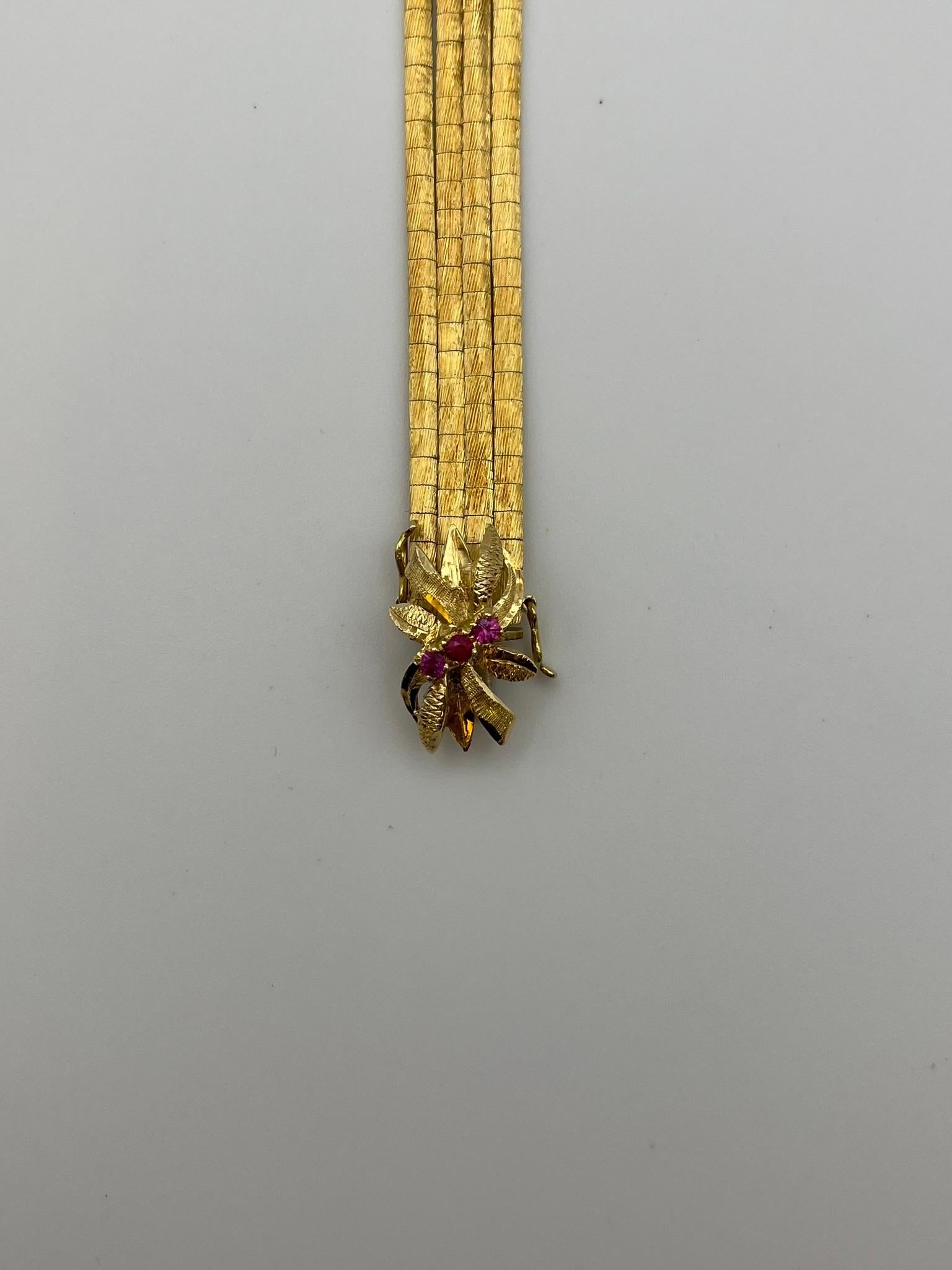 Bracciale vintage multifilo in oro giallo 18 kt. con rubini in vendita 2