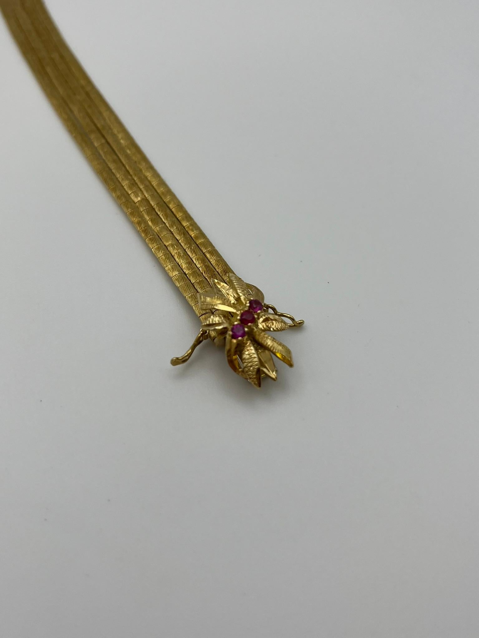 Bracciale vintage multifilo in oro giallo 18 kt. con rubini in vendita 4