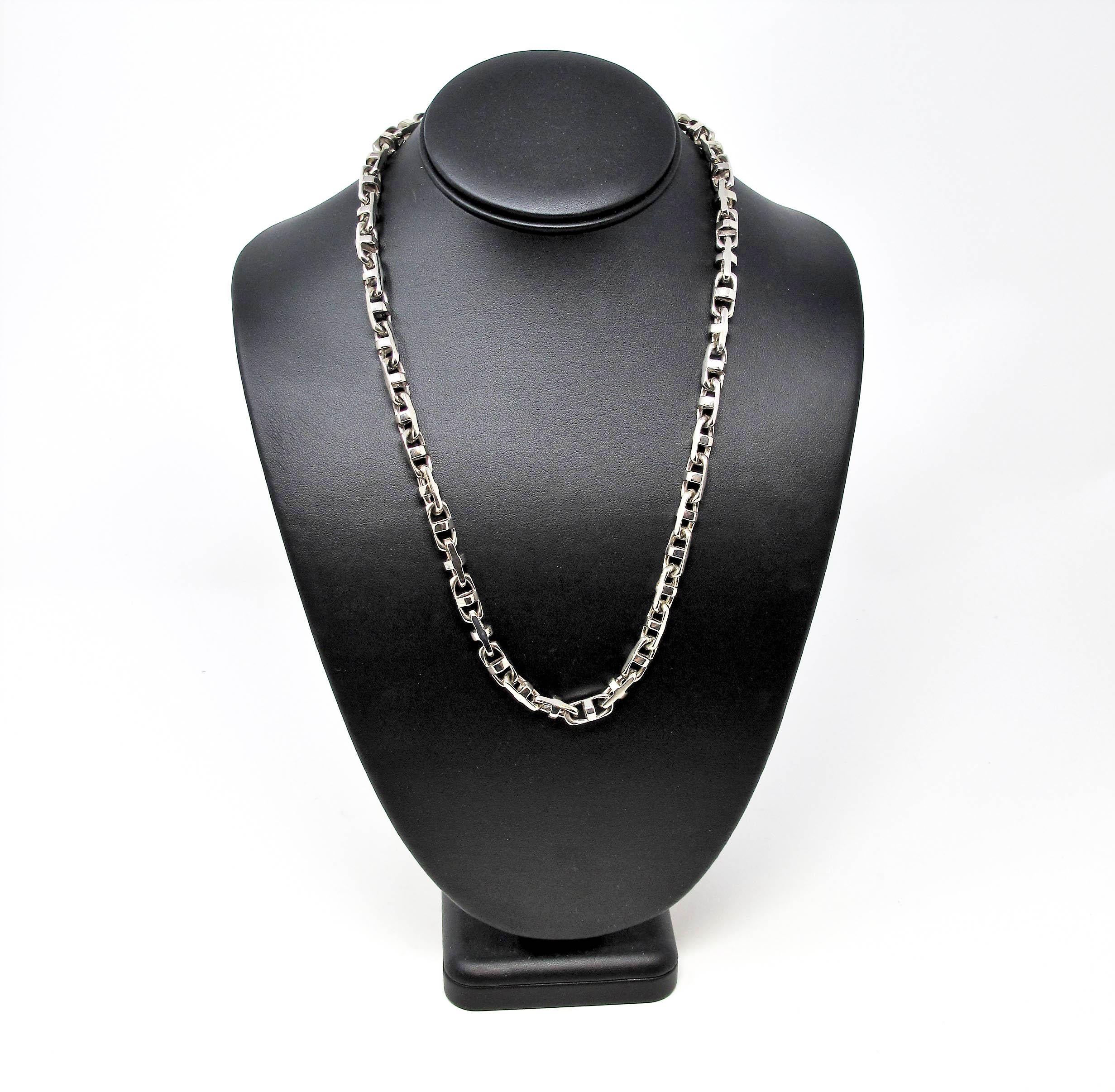 Handsome, high quality designer mens 14 karat white gold chain necklace by Braccio. With its simple, yet modern style, the possibilities are endless! Layer with other pieces, enhance with a unique pendant, or simply wear on its own. 

This bold