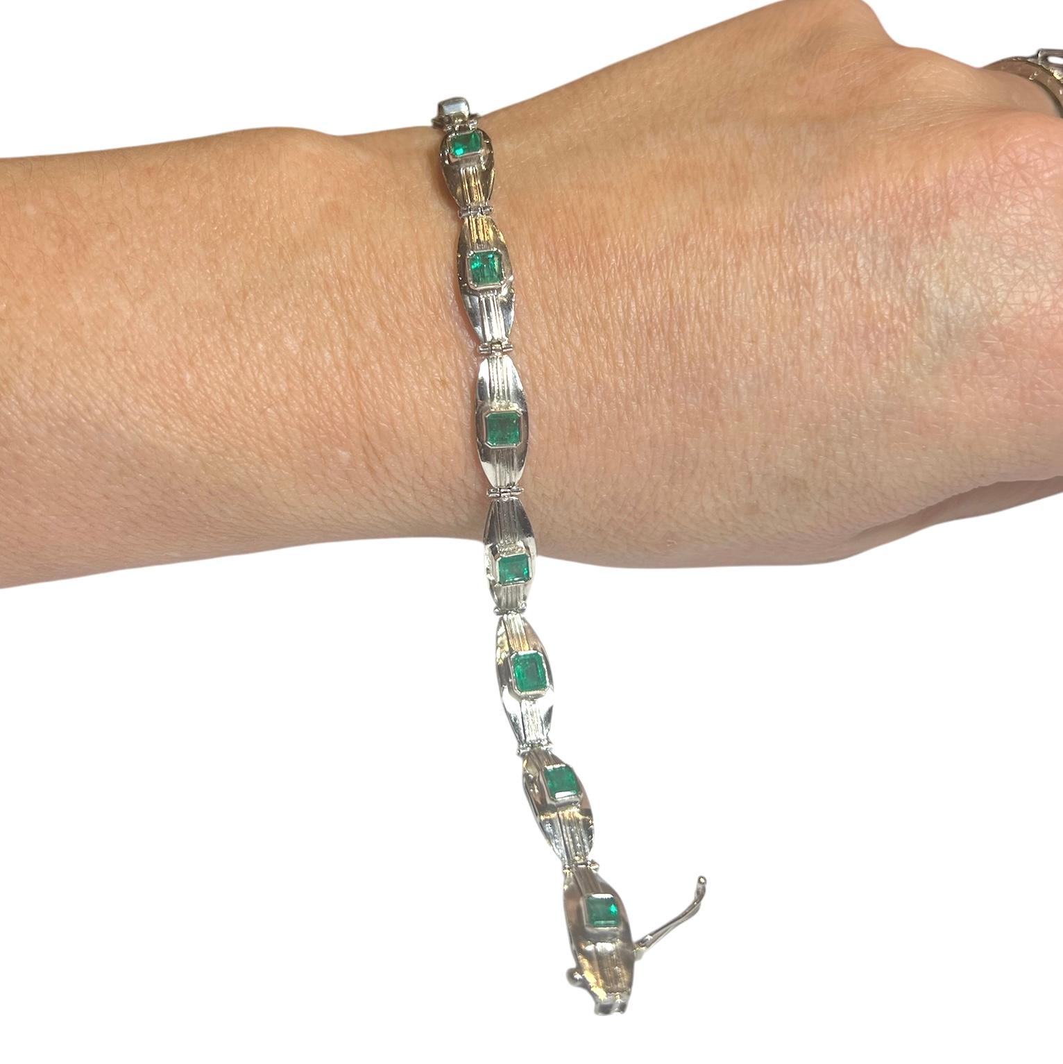 Bracelet 10 emeralds for 2 carats, 18-carat white gold For Sale 5