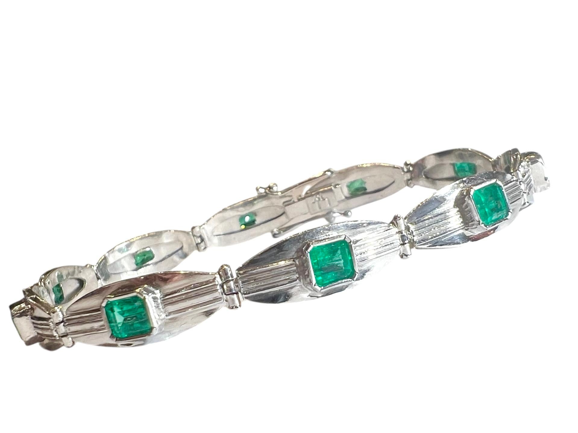 Bracelet 10 emeralds for 2 carats, 18-carat white gold In Good Condition For Sale In SAINT-OUEN-SUR-SEINE, FR