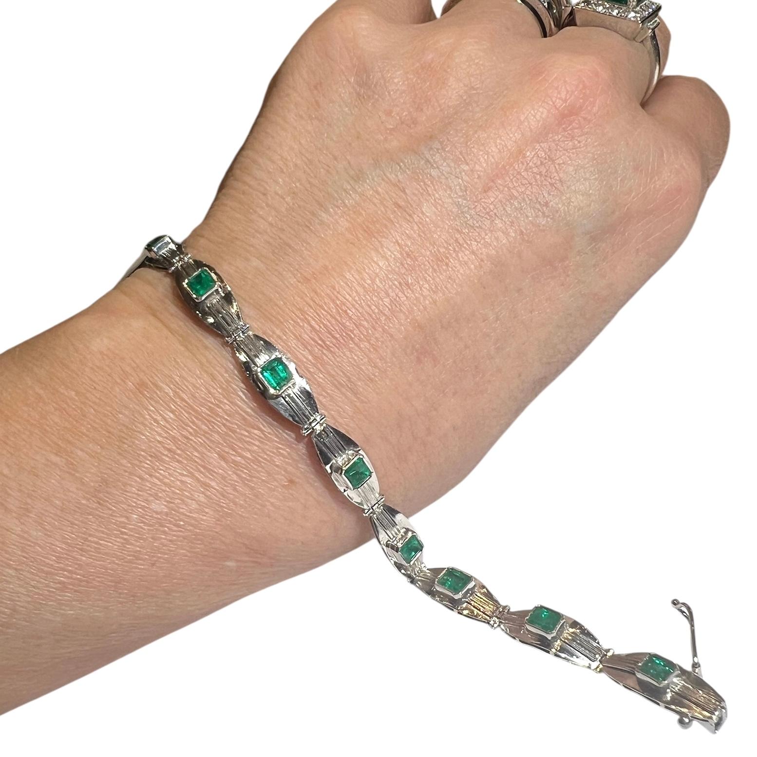Women's or Men's Bracelet 10 emeralds for 2 carats, 18-carat white gold For Sale