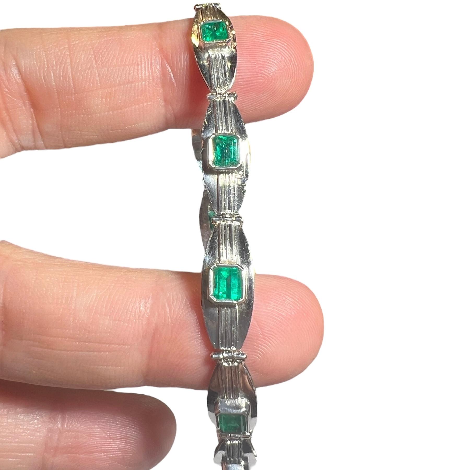 Bracelet 10 emeralds for 2 carats, 18-carat white gold For Sale 2