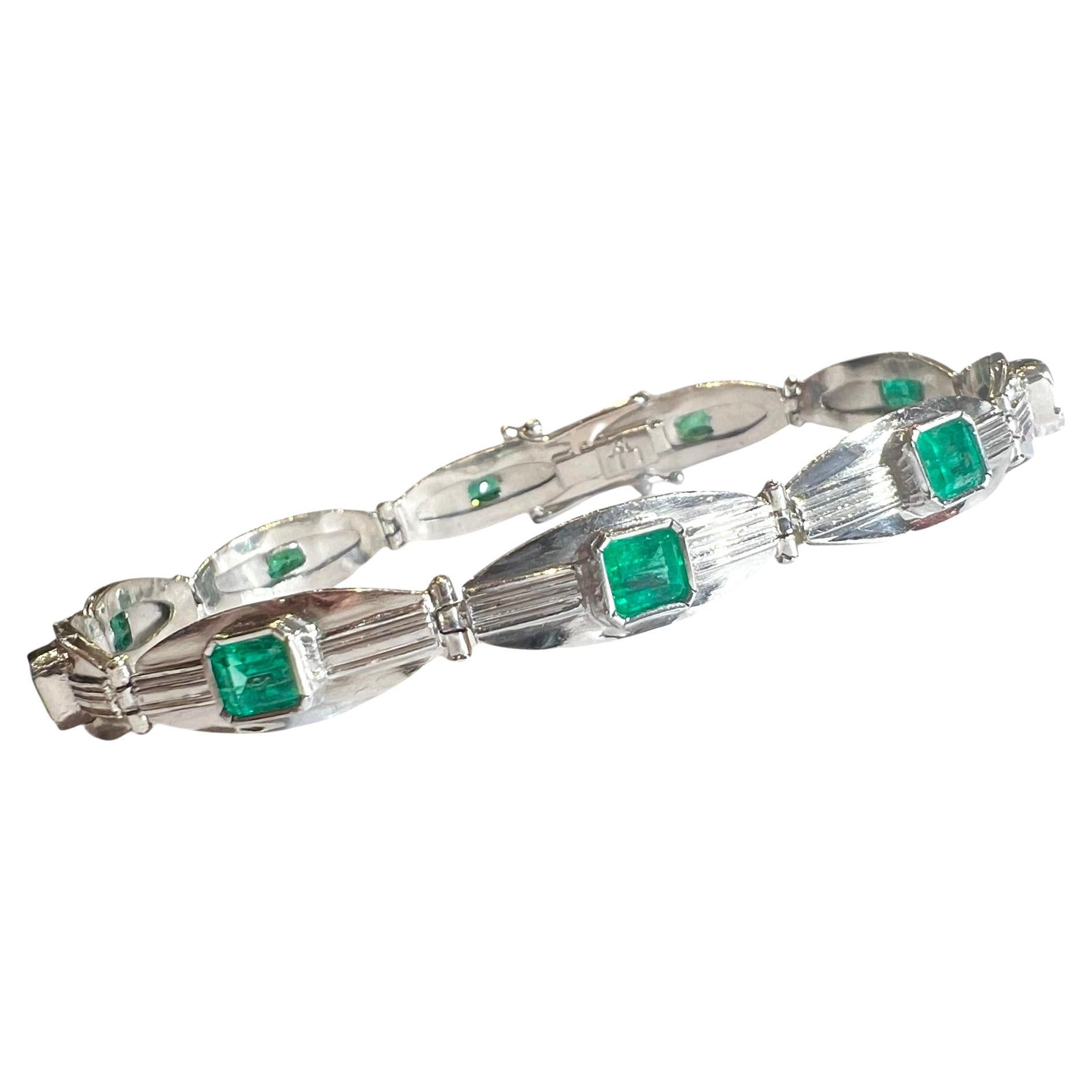 Bracelet 10 emeralds for 2 carats, 18-carat white gold For Sale