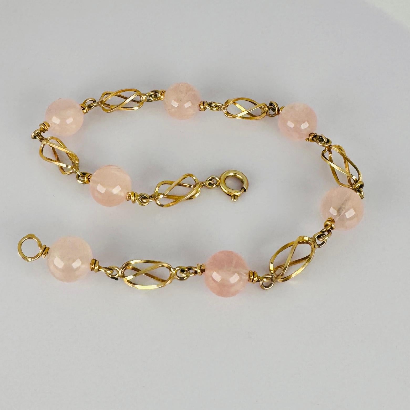 Bracciale 14k giallo con catena a catena con quarti di rosa in vendita 1