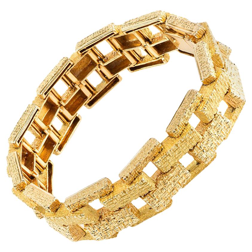 Bracelet in 18 Karat Gold of Interlocking Brick Pattern, French circa 1965. For Sale