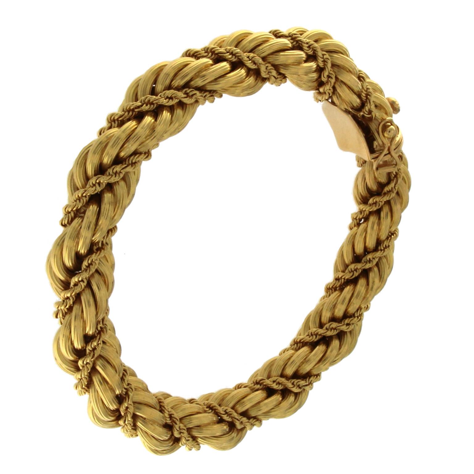  Bracelet 18 Karat Pink Gold twisted with rope

The total length is 21.00 cm
the total weight of the gold is 38.30

