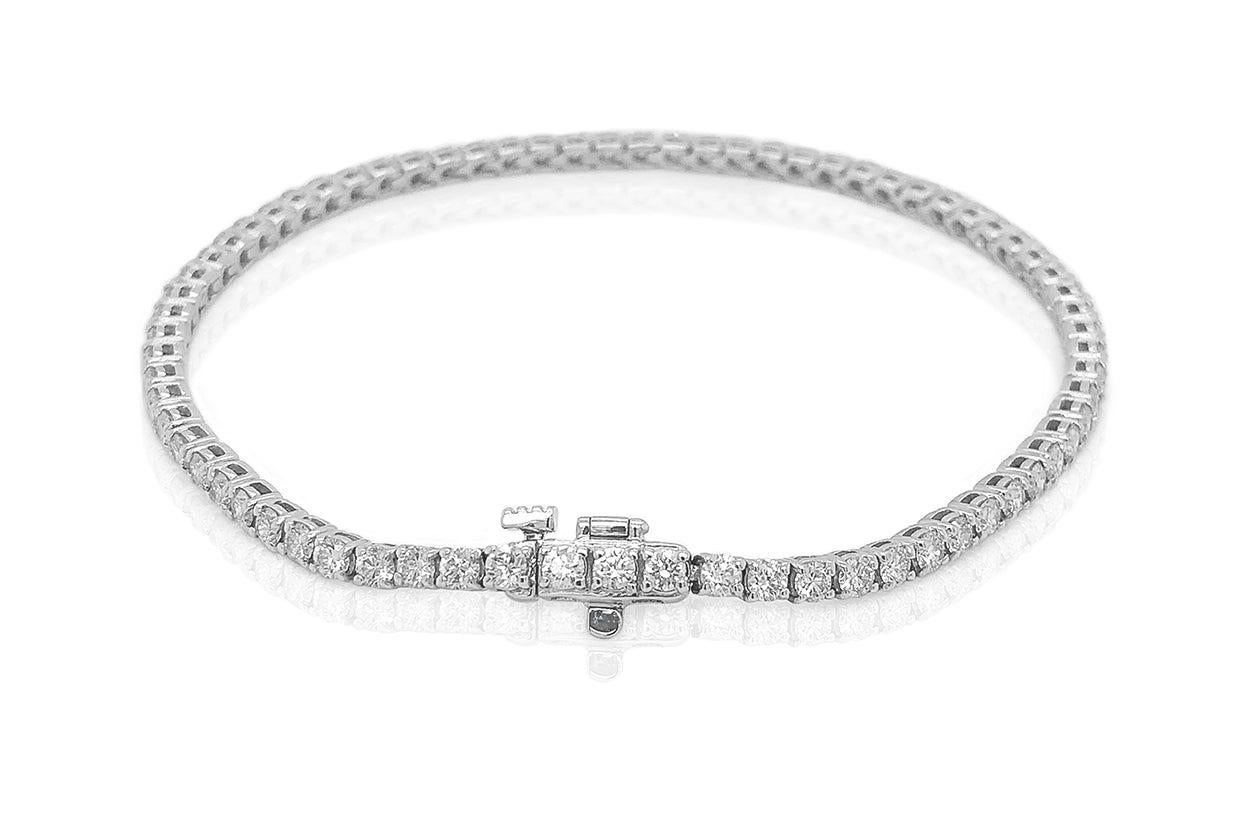 This tennis bracelet is the epitome of elegance, crafted in lustrous 18kt white gold. It boasts a total of 42 dazzling diamonds, with a combined weight of 6.40 carats. These diamonds exhibit a stunning G color and exceptional VS clarity, making this