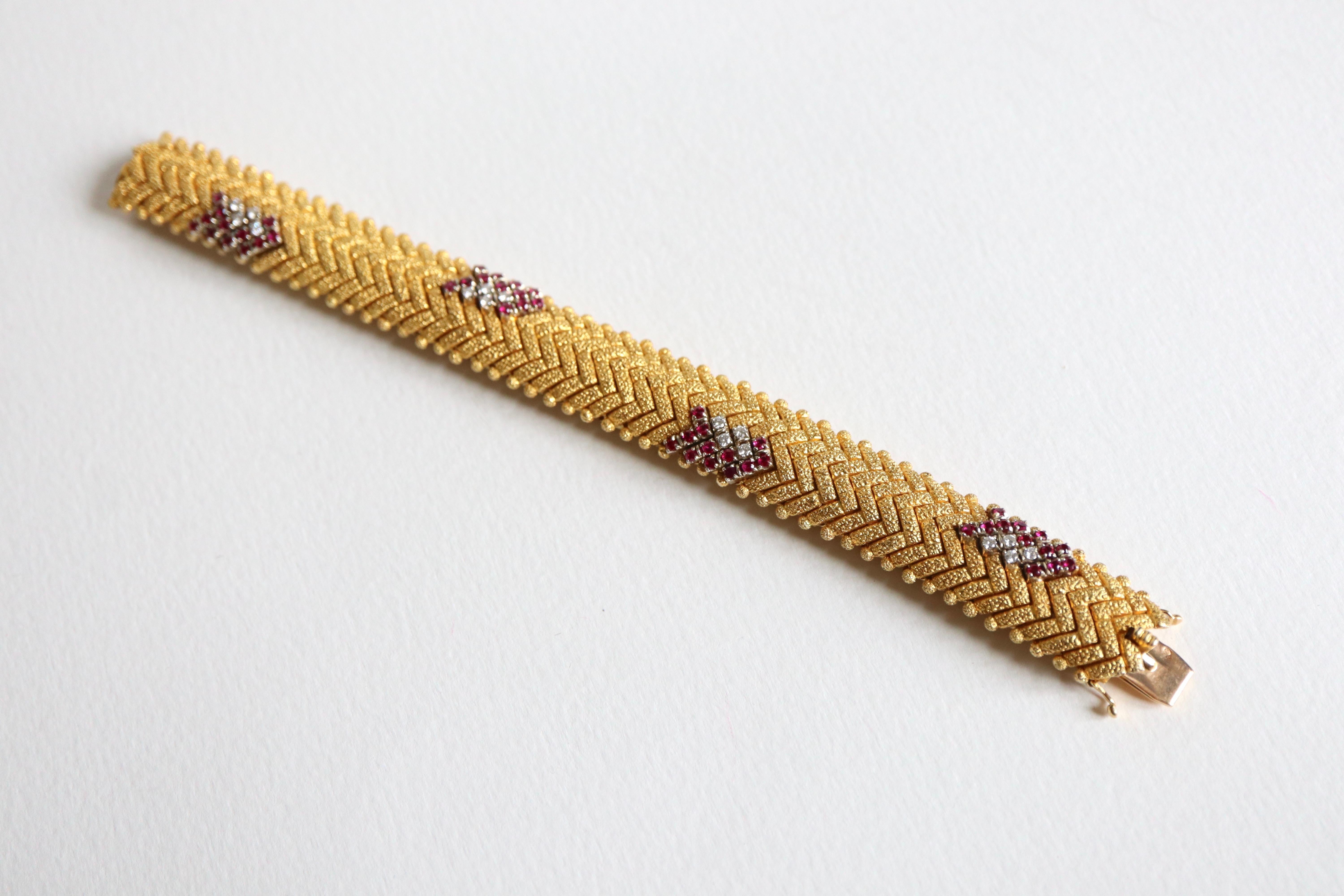 Women's Bracelet c1960 in 18 Karat Yellow Gold Diamonds and Ruby Hammered Satin-Brushed  For Sale