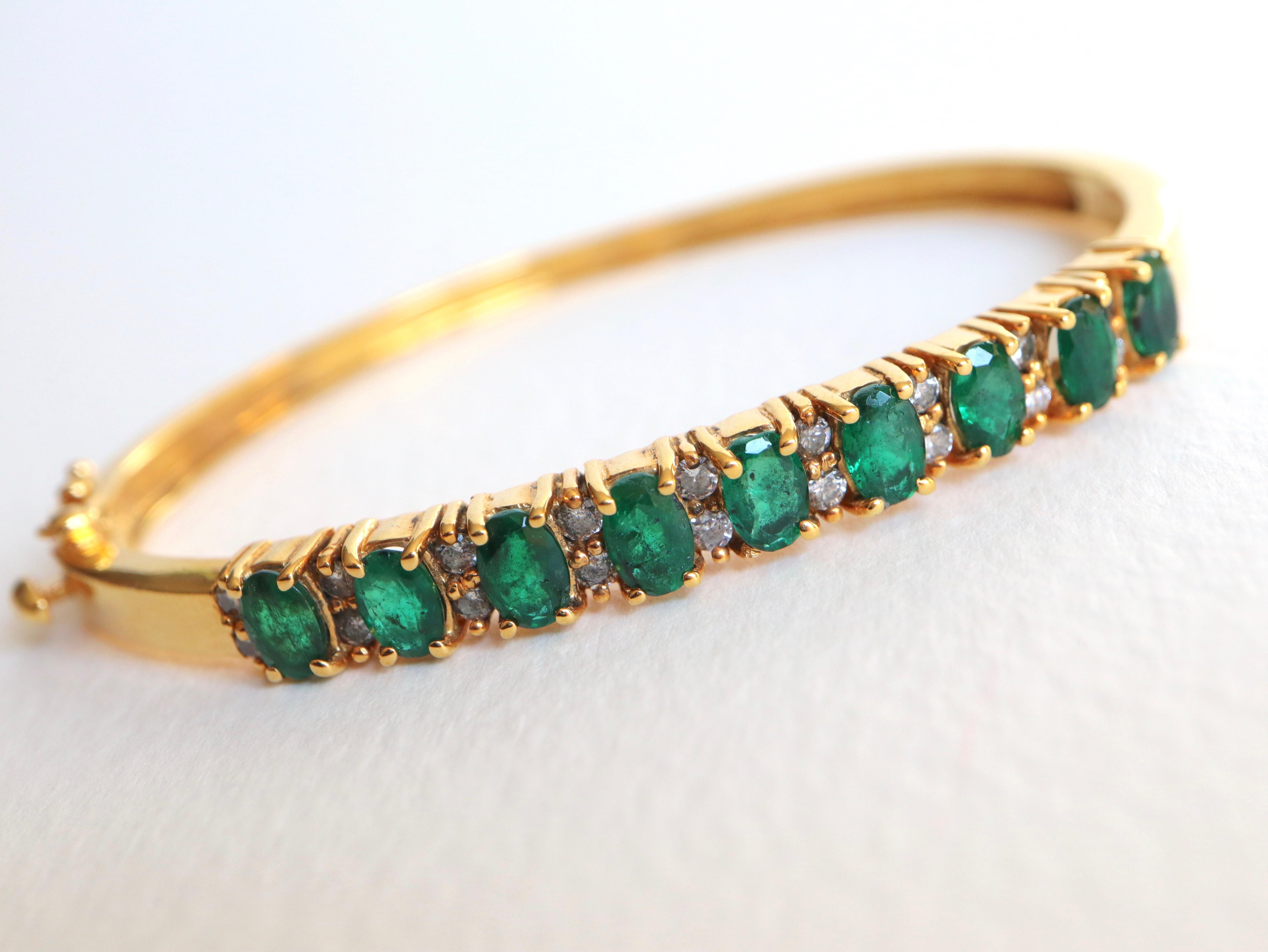 Bracelet 9 Emeralds Approximate 3 Carat in 14 Karat Yellow Gold Setting 6
