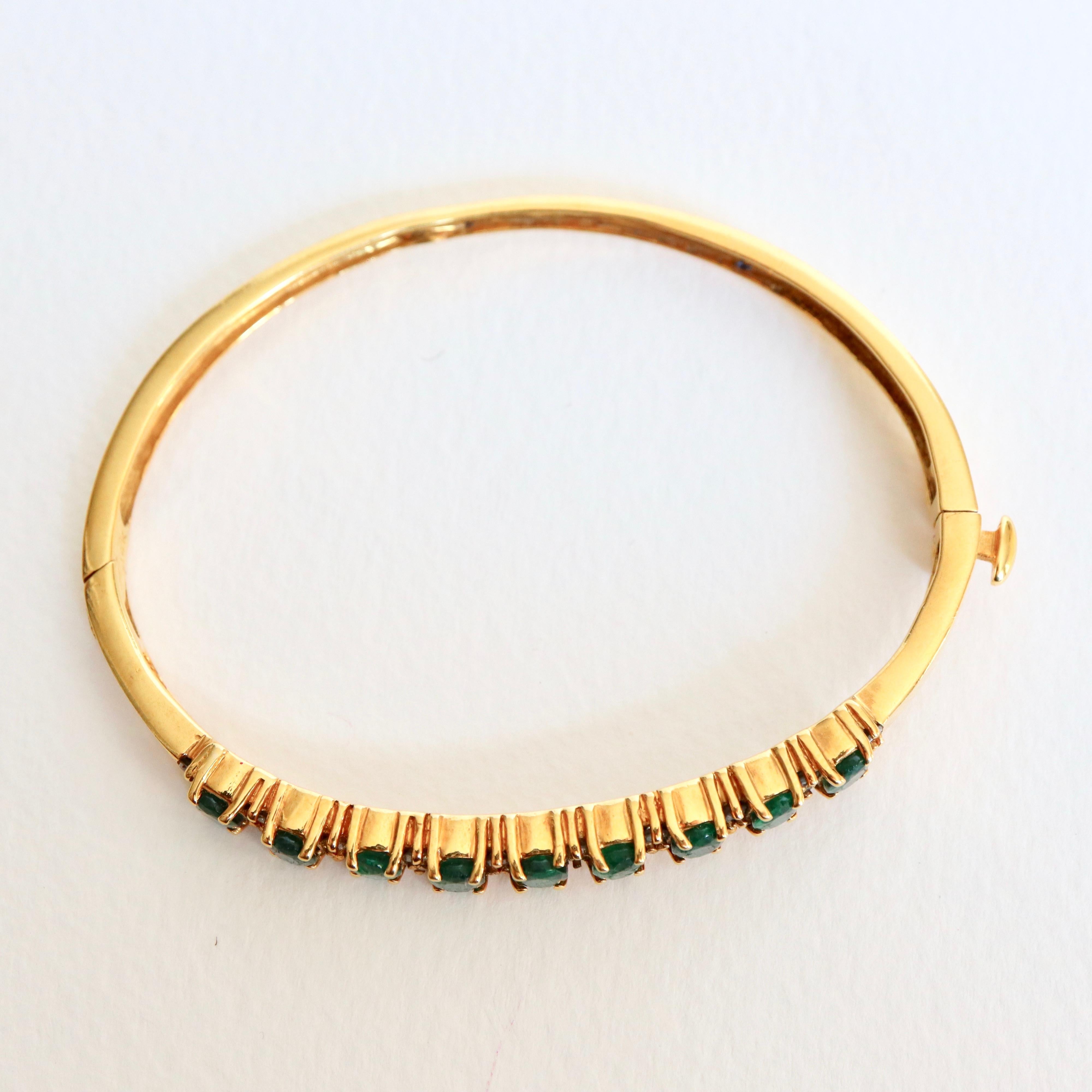 Women's or Men's Bracelet 9 Emeralds Approximate 3 Carat in 14 Karat Yellow Gold Setting