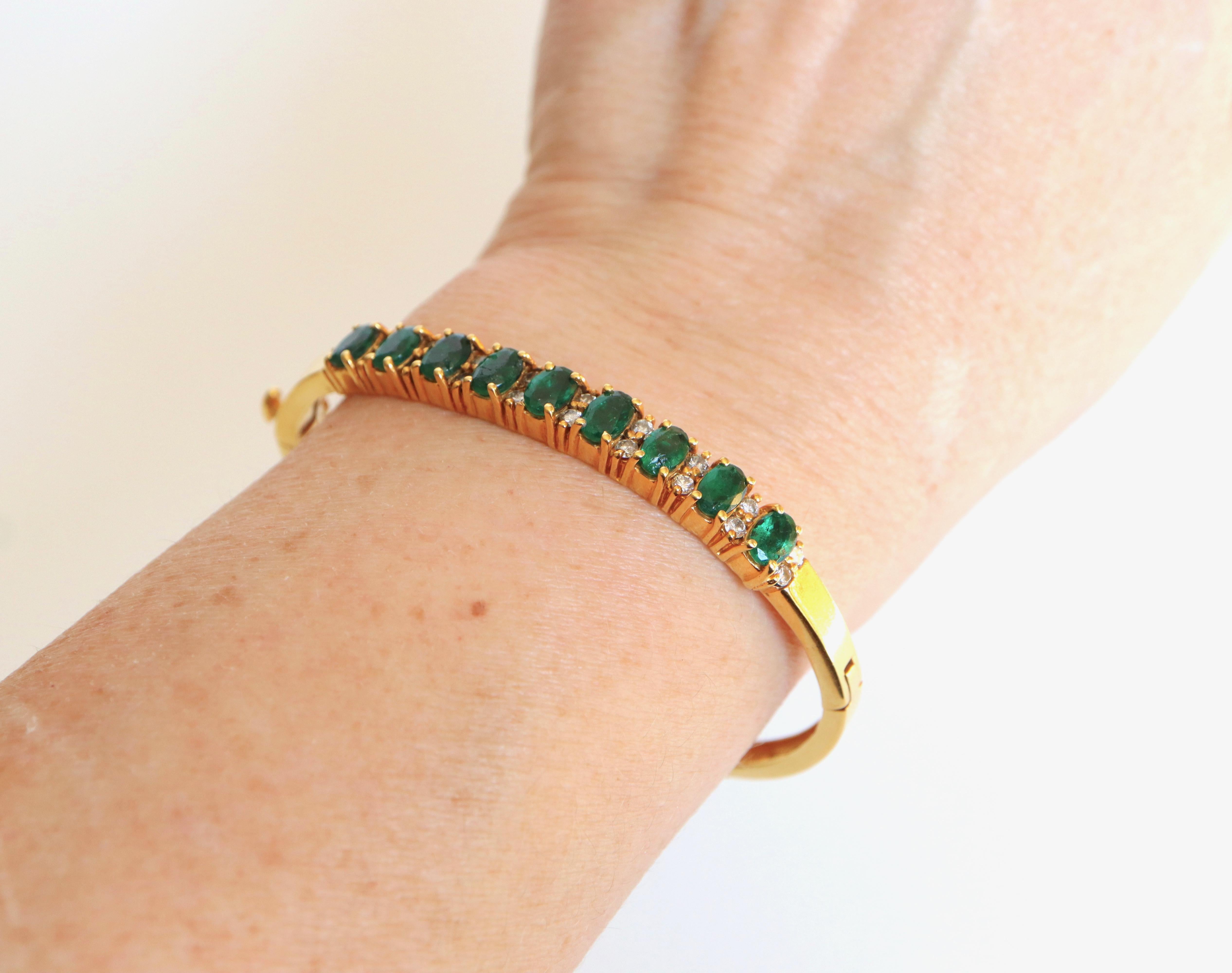 Bracelet 9 Emeralds Approximate 3 Carat in 14 Karat Yellow Gold Setting 3