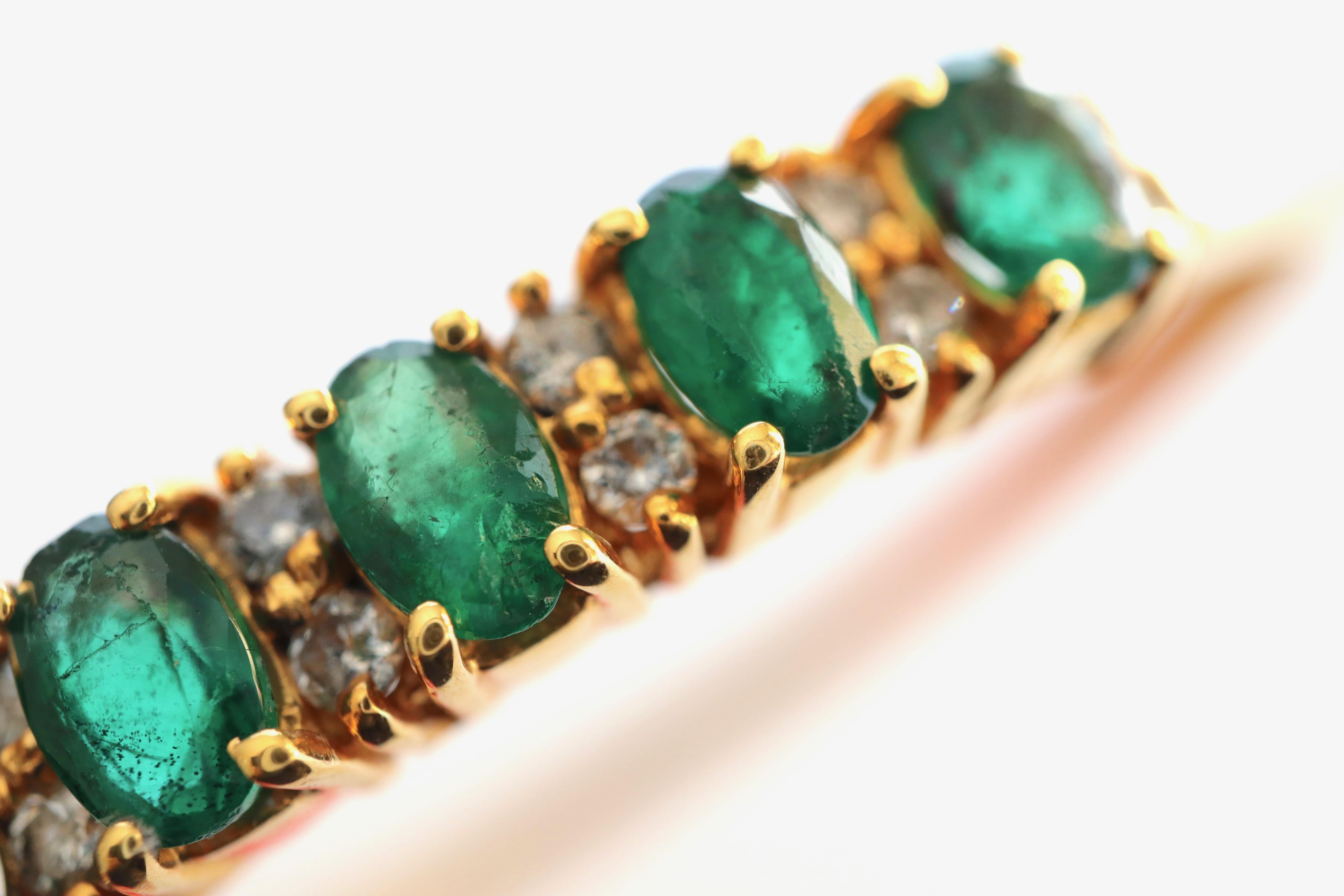 Bracelet 9 Emeralds Approximate 3 Carat in 14 Karat Yellow Gold Setting 4