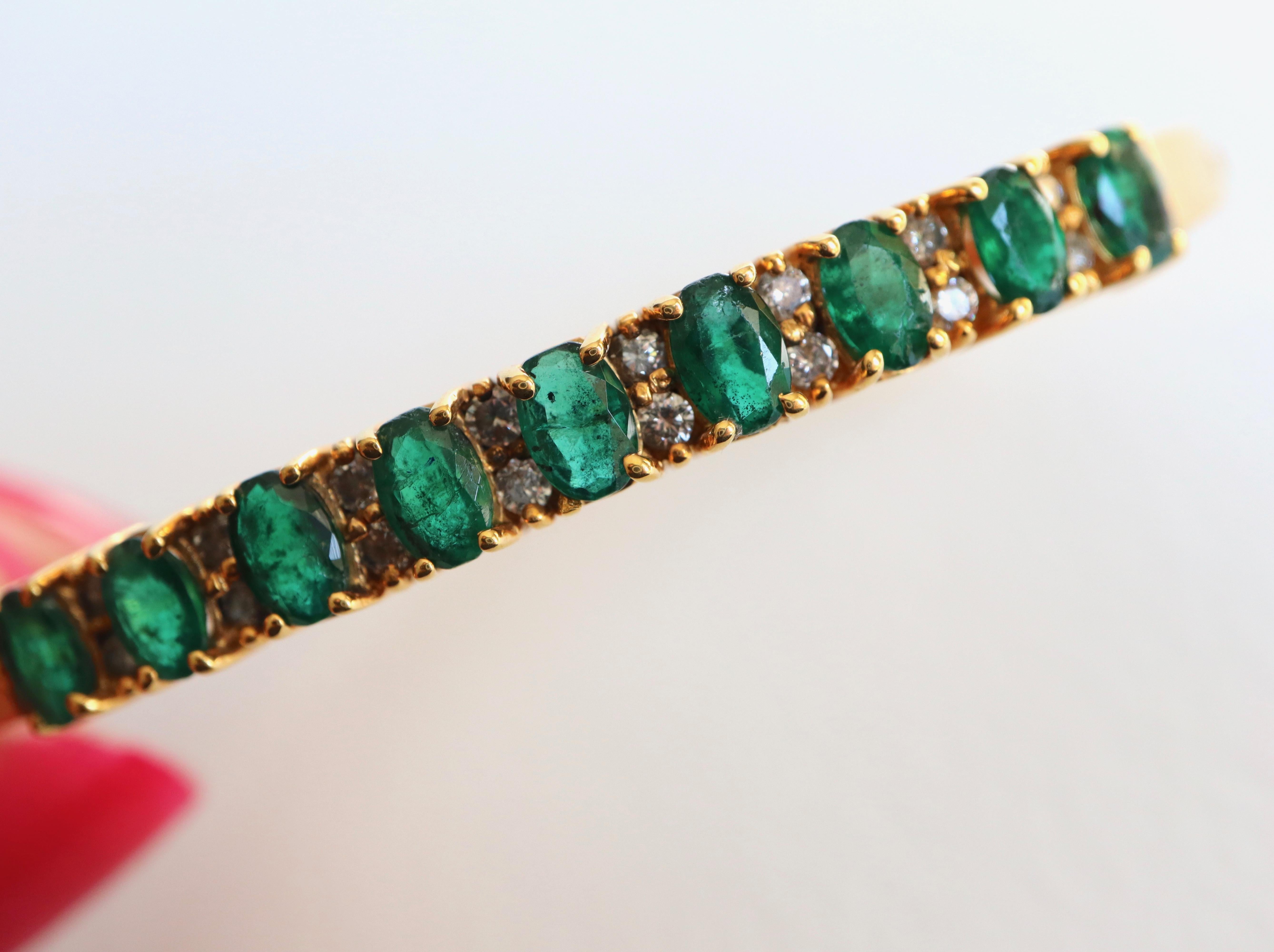 Bracelet 9 Emeralds Approximate 3 Carat in 14 Karat Yellow Gold Setting 5