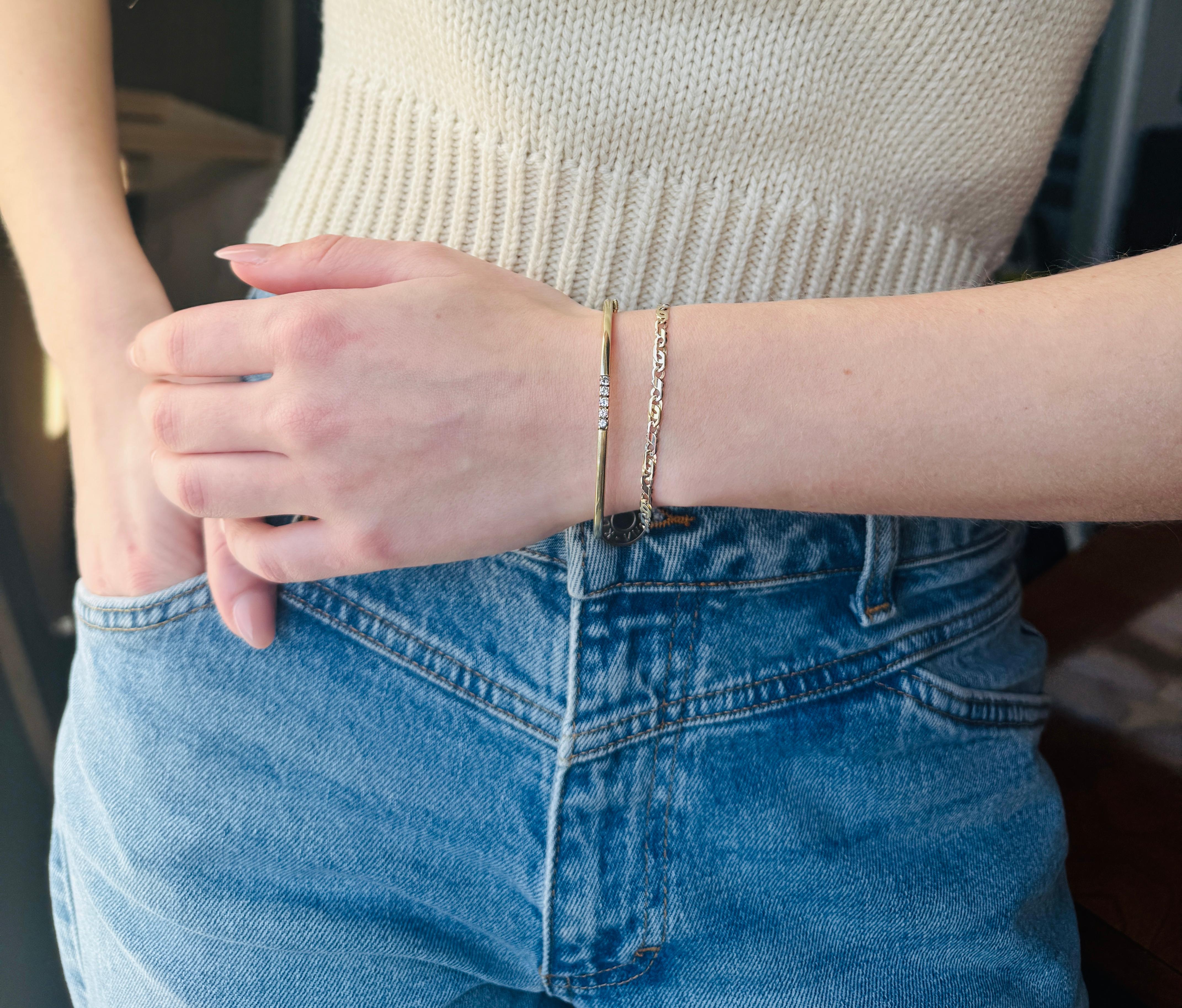Bracelet bangle 14 carat yellow gold  5 brilliant cut diamonds of 0.25 carat For Sale 3