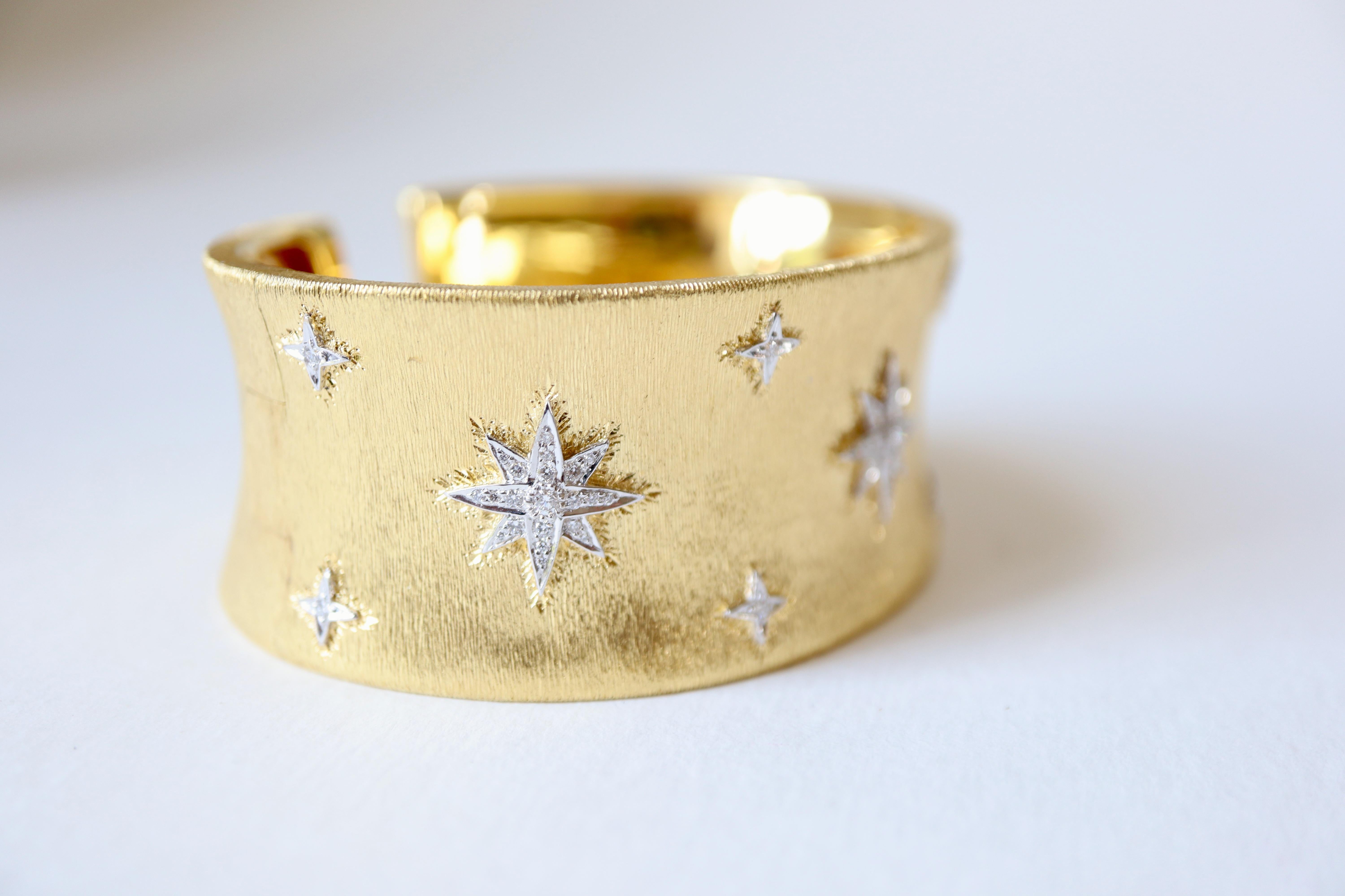 Bracciale Bangle Scanalato Oro Giallo Diamanti con Stelle Oro Bianco In condizioni buone in vendita a Paris, FR