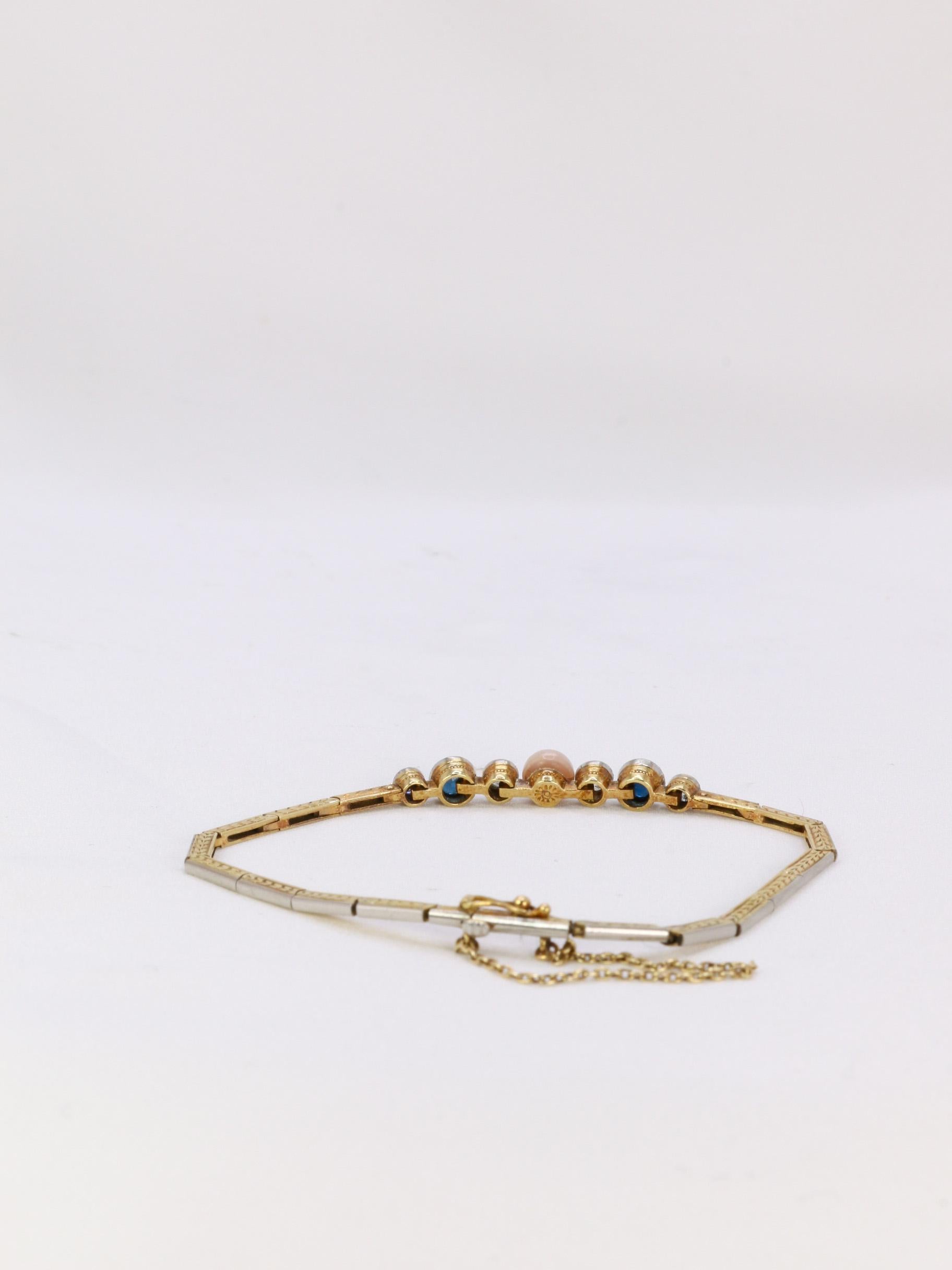 Women's Bracelet Belle Epoque en or, perle fine bouton rosée, diamants taille ancienne e For Sale