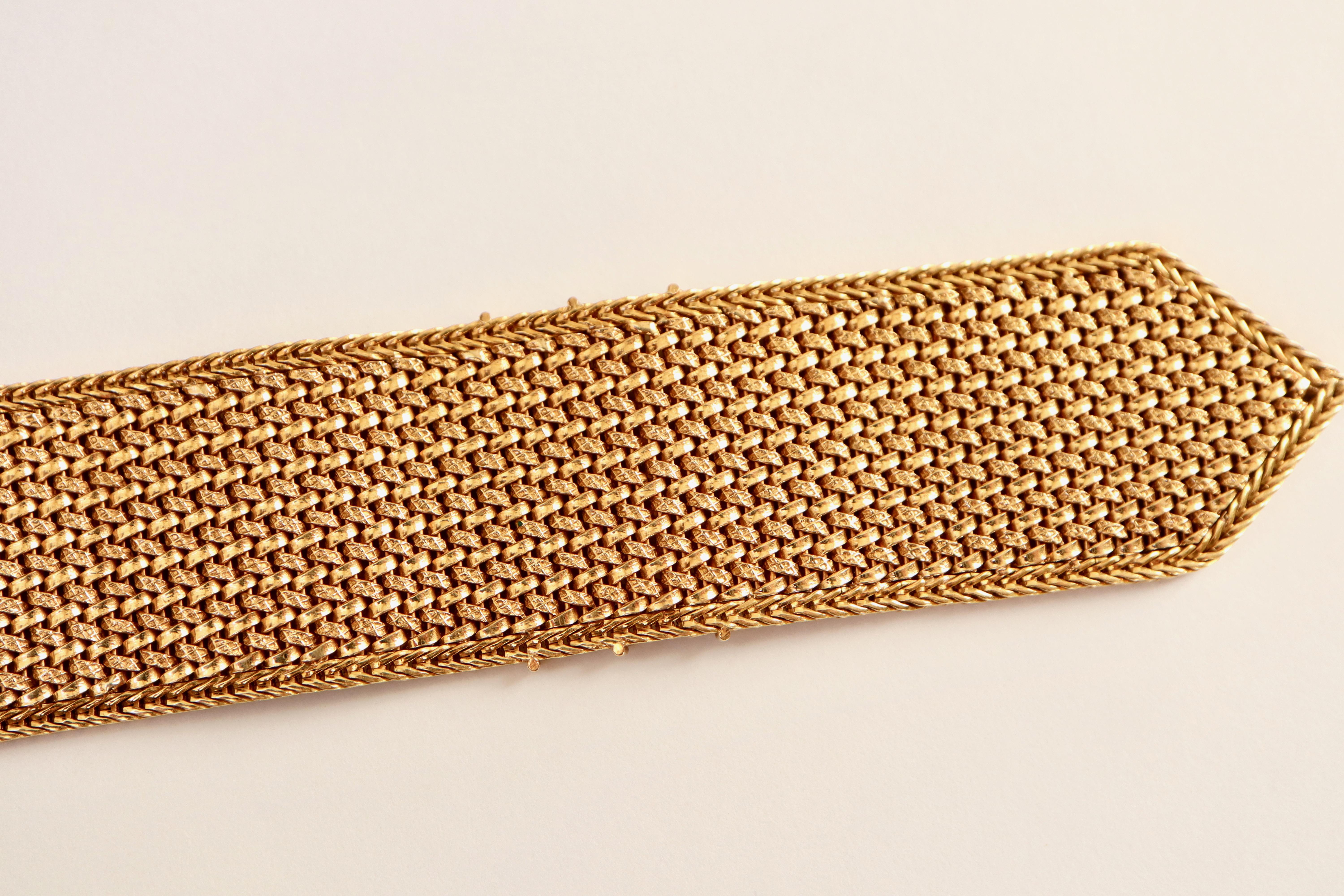 Brilliant Cut Bracelet Belt Motif circa 1950 Articulated in 18 Karat Yellow Gold and Platinum For Sale