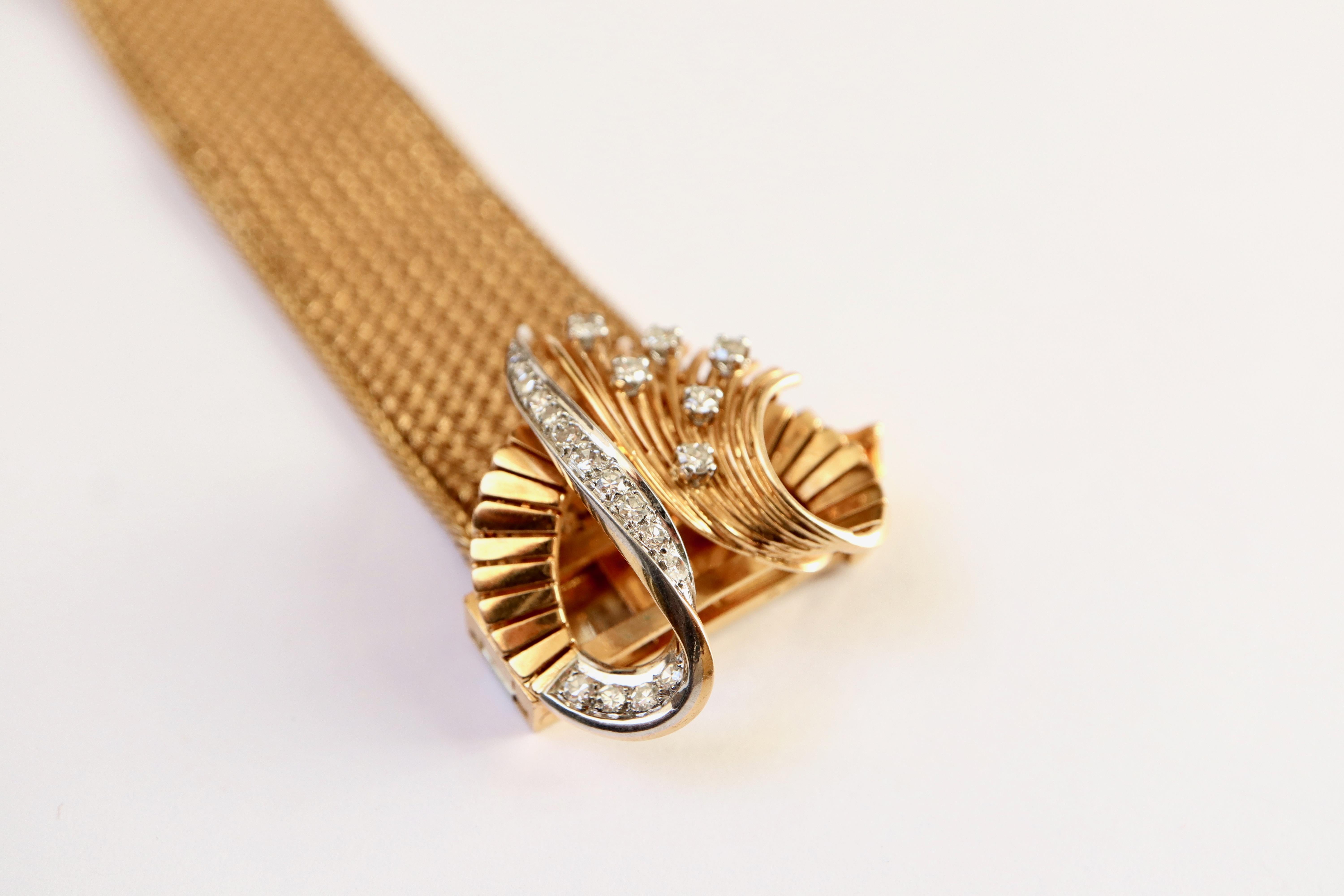 Bracelet Belt Motif circa 1950 Articulated in 18 Karat Yellow Gold and Platinum In Good Condition For Sale In Paris, FR