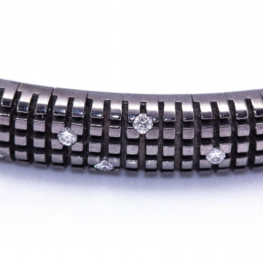 Bracelet of the Italian firm DAMIANI in White Gold and Diamonds for woman  Flexible Gold structure that adapts to any width of wrist  18x Diamonds in Brilliant cut with weight 0,18cts. in quality G/VS  White Gold rhodium plated in black of 18 kt. 