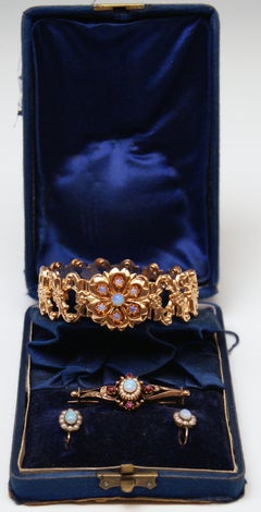 Bracelet Brooch Earrings Set Gold 585 Opals Freshwater Pearls Rubies, circa 1880
