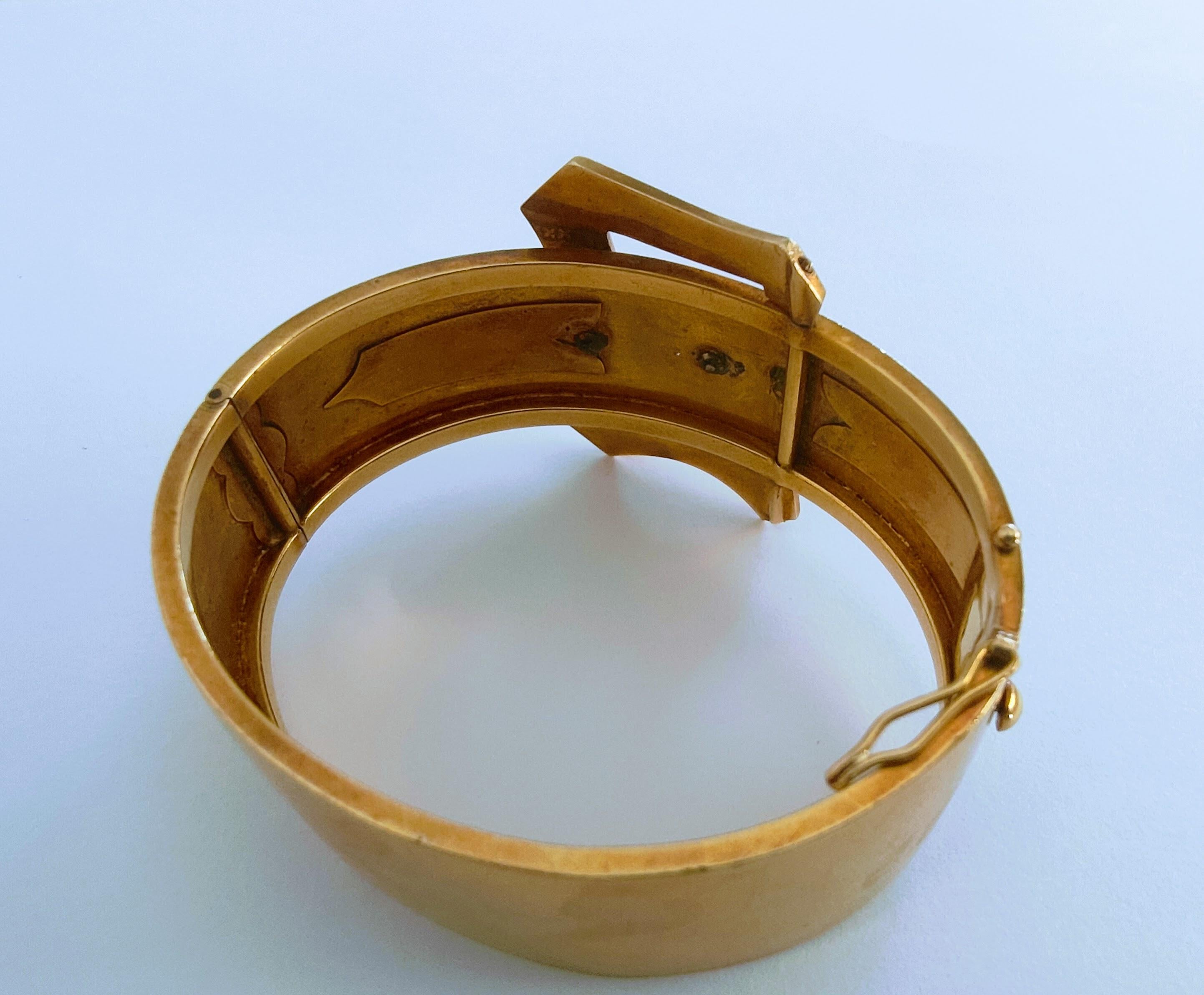 Women's Bracelet Bukle Antique 19th Century Yellow Gold 18 Karat Pearl and Enamel