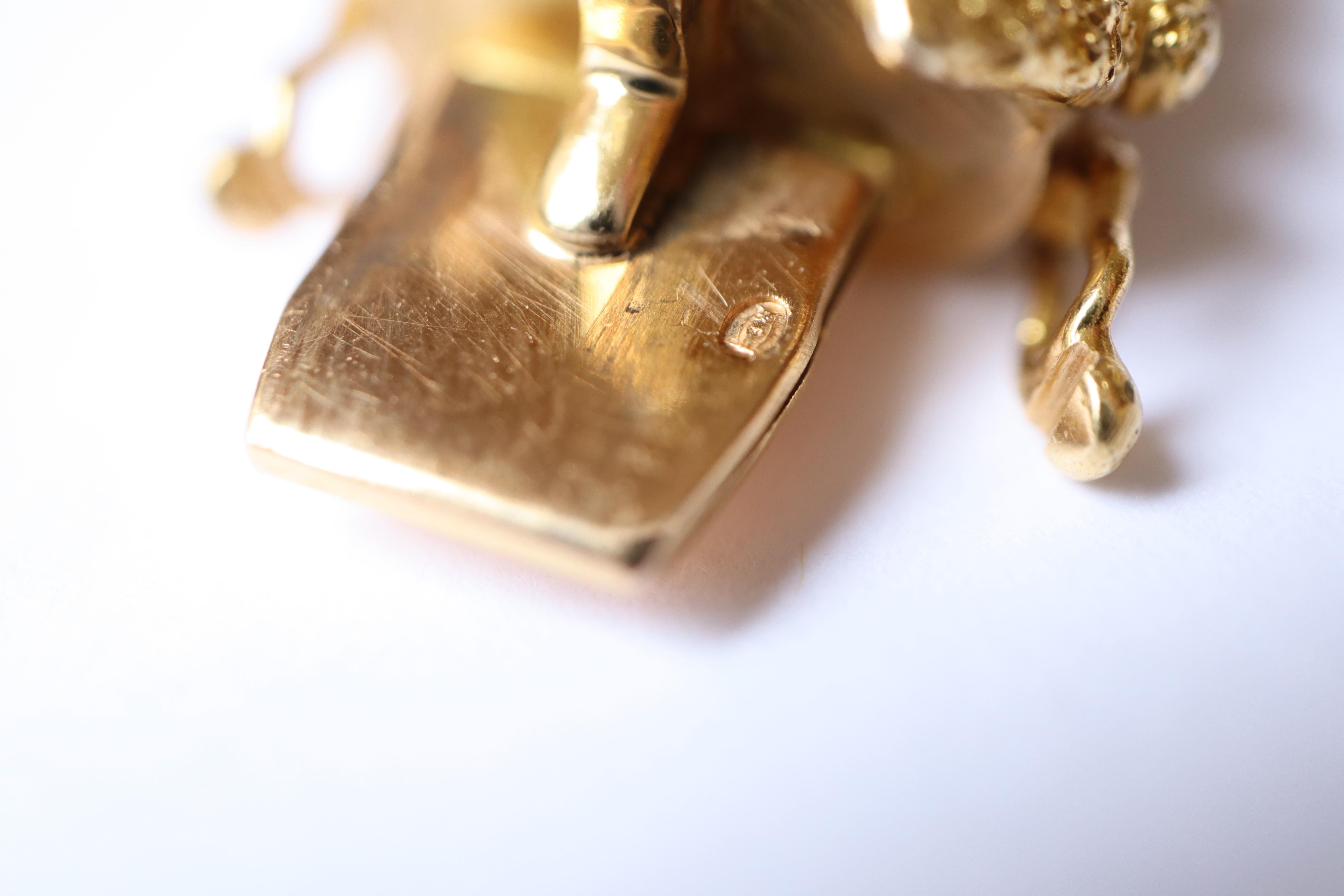 Bracelet en or jaune 18 carats, diamants et rubis martelé brun satiné, vers 1960  en vente 9