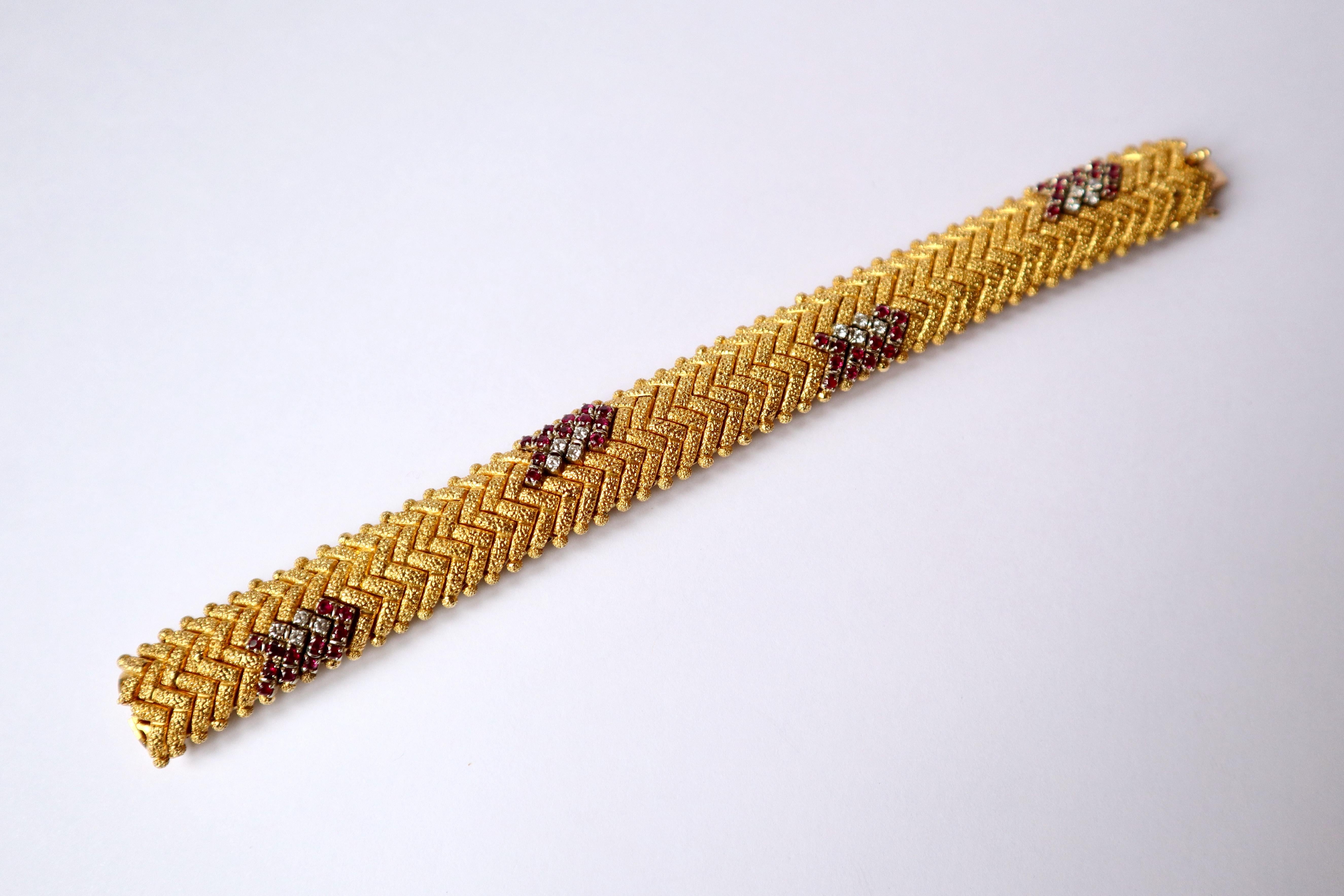 Brilliant Cut Bracelet c1960 in 18 Karat Yellow Gold Diamonds and Ruby Hammered Satin-Brushed  For Sale