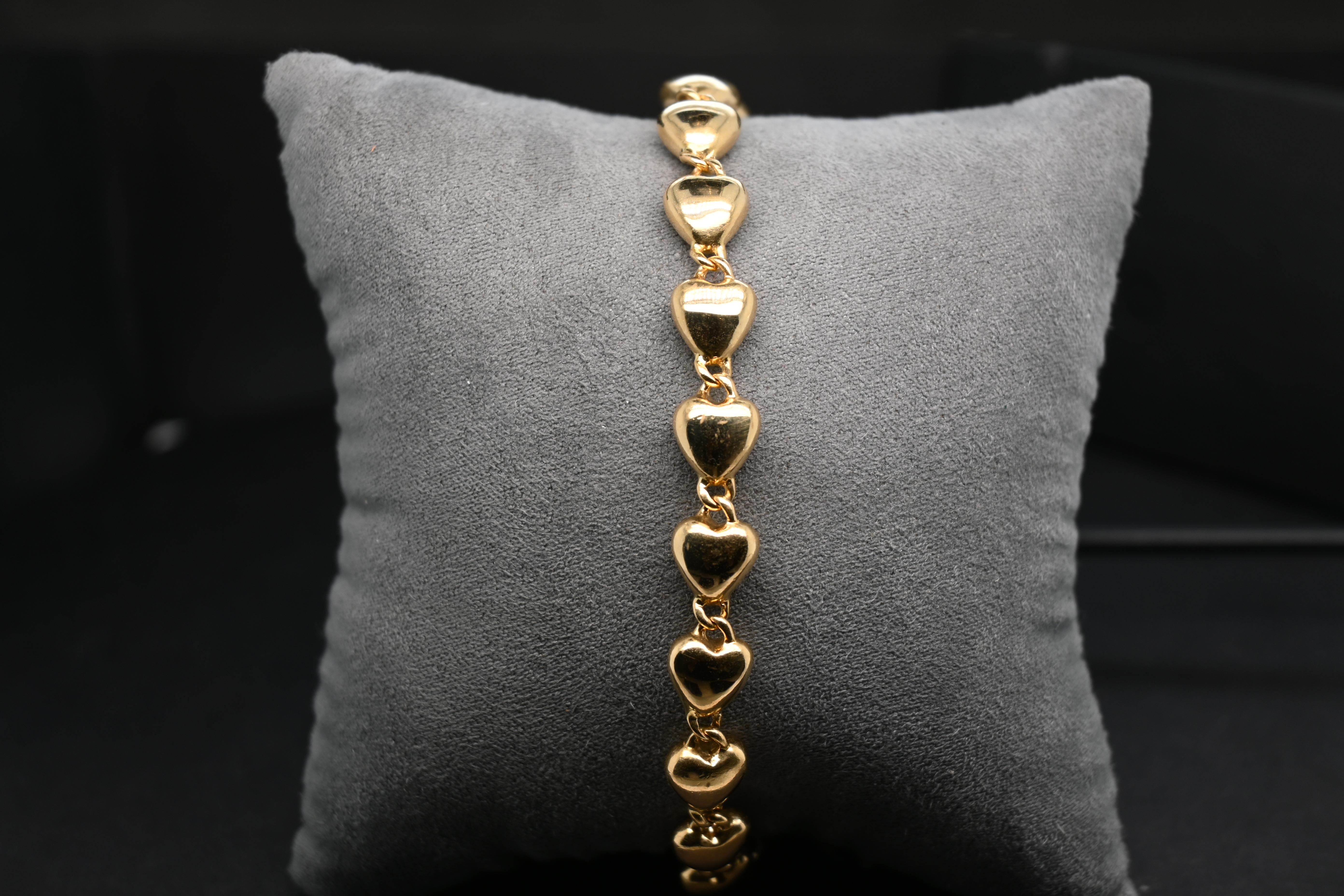 Women's Bracelet Cartier Heart 18 Carat Yellow Gold For Sale